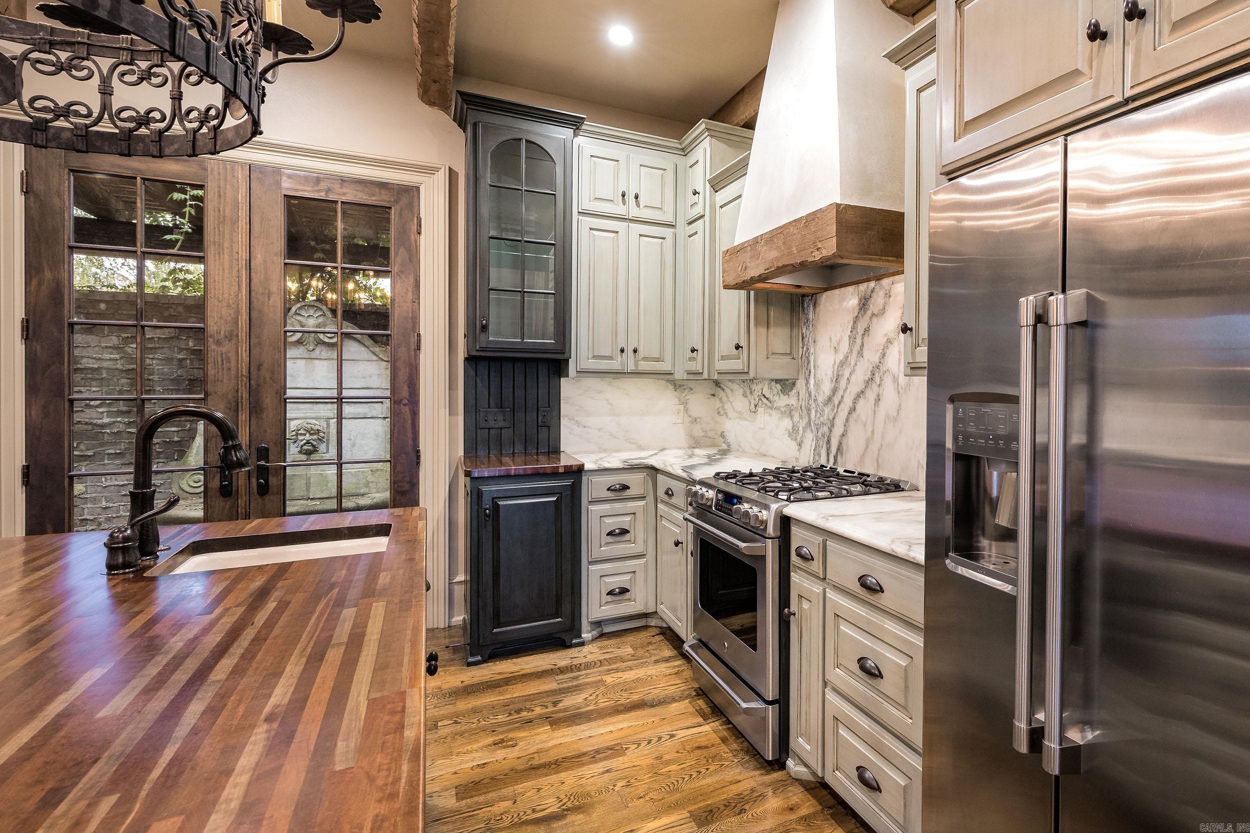 MOUNTAIN CREST ESTATES - Residential