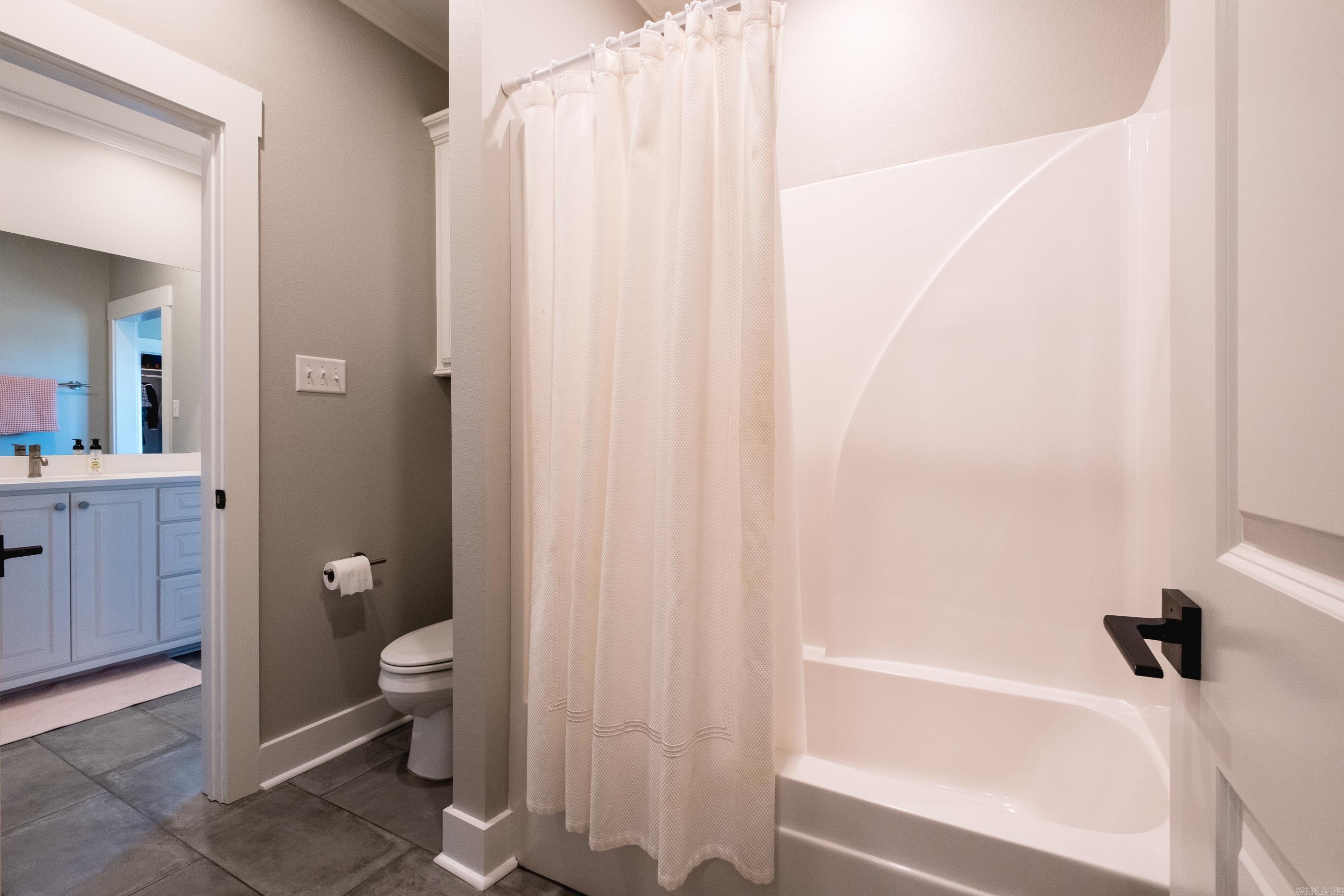 CHENAL VALLEY "ENSBURY PLACE" - Residential