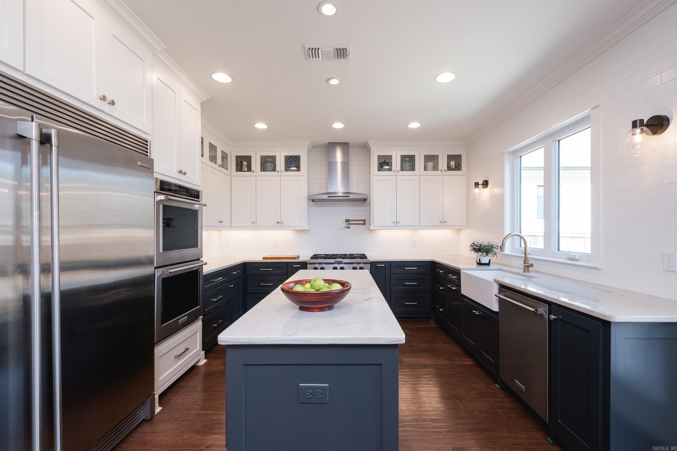 CHENAL VALLEY "ENSBURY PLACE" - Residential