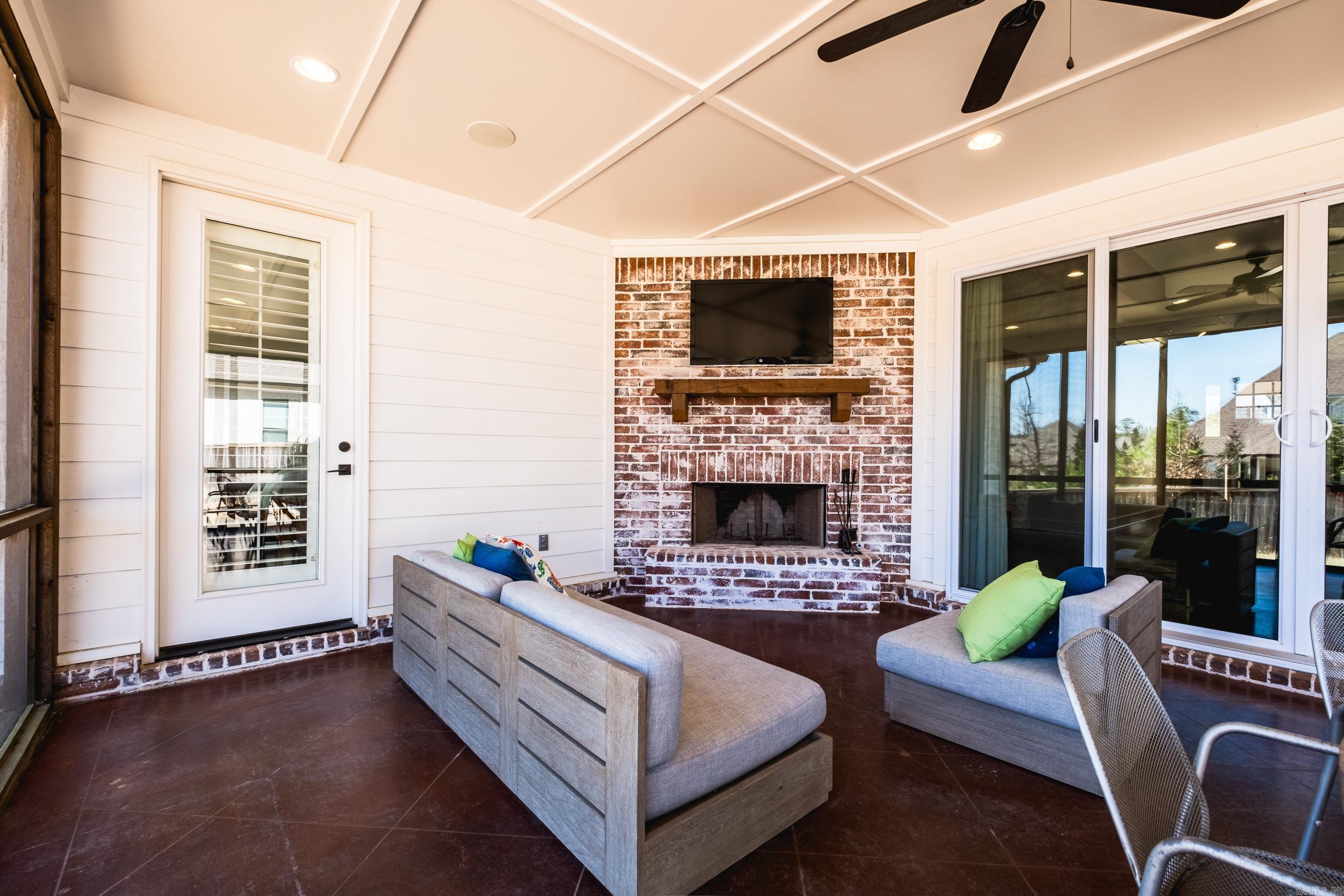 CHENAL VALLEY "ENSBURY PLACE" - Residential