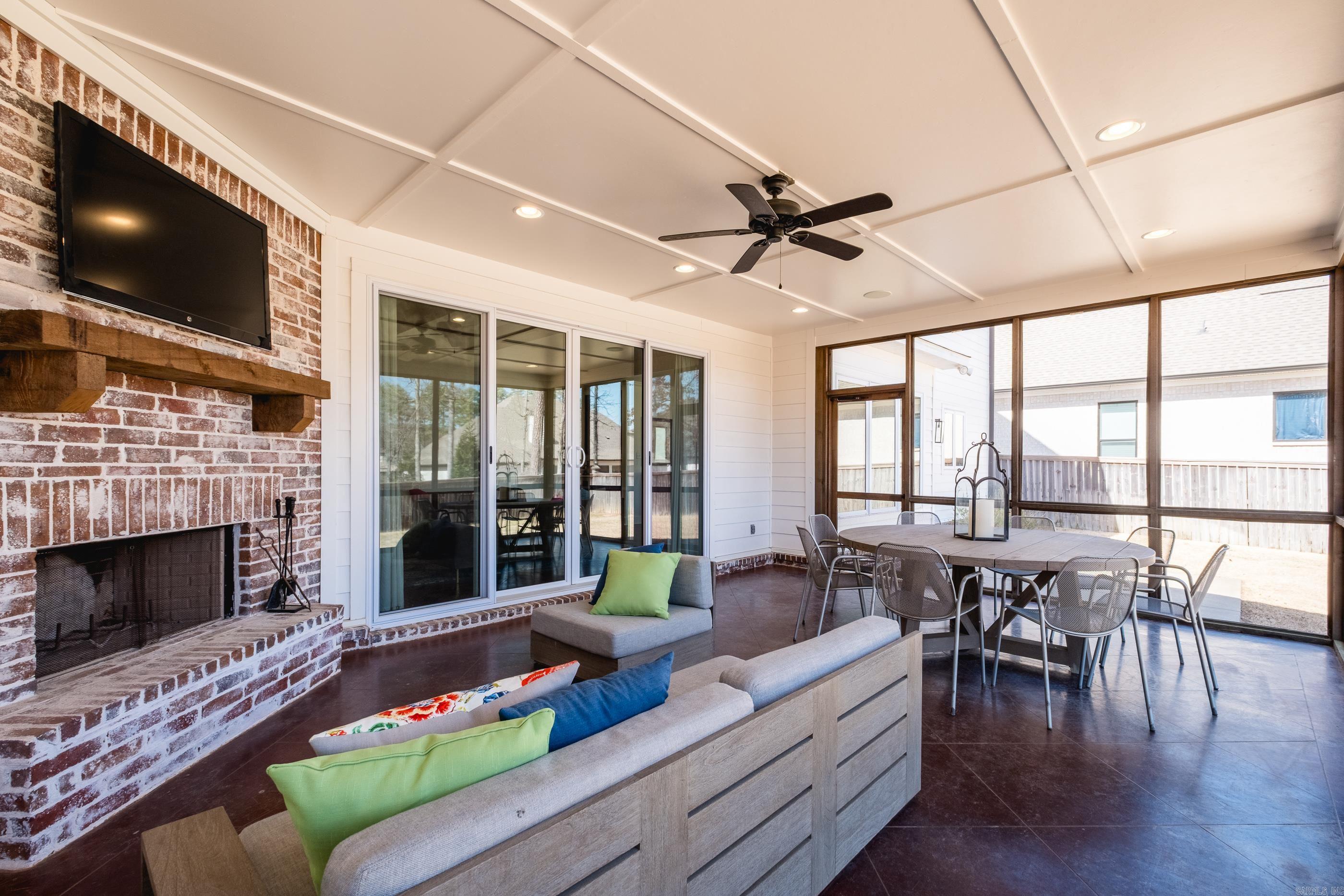 CHENAL VALLEY "ENSBURY PLACE" - Residential