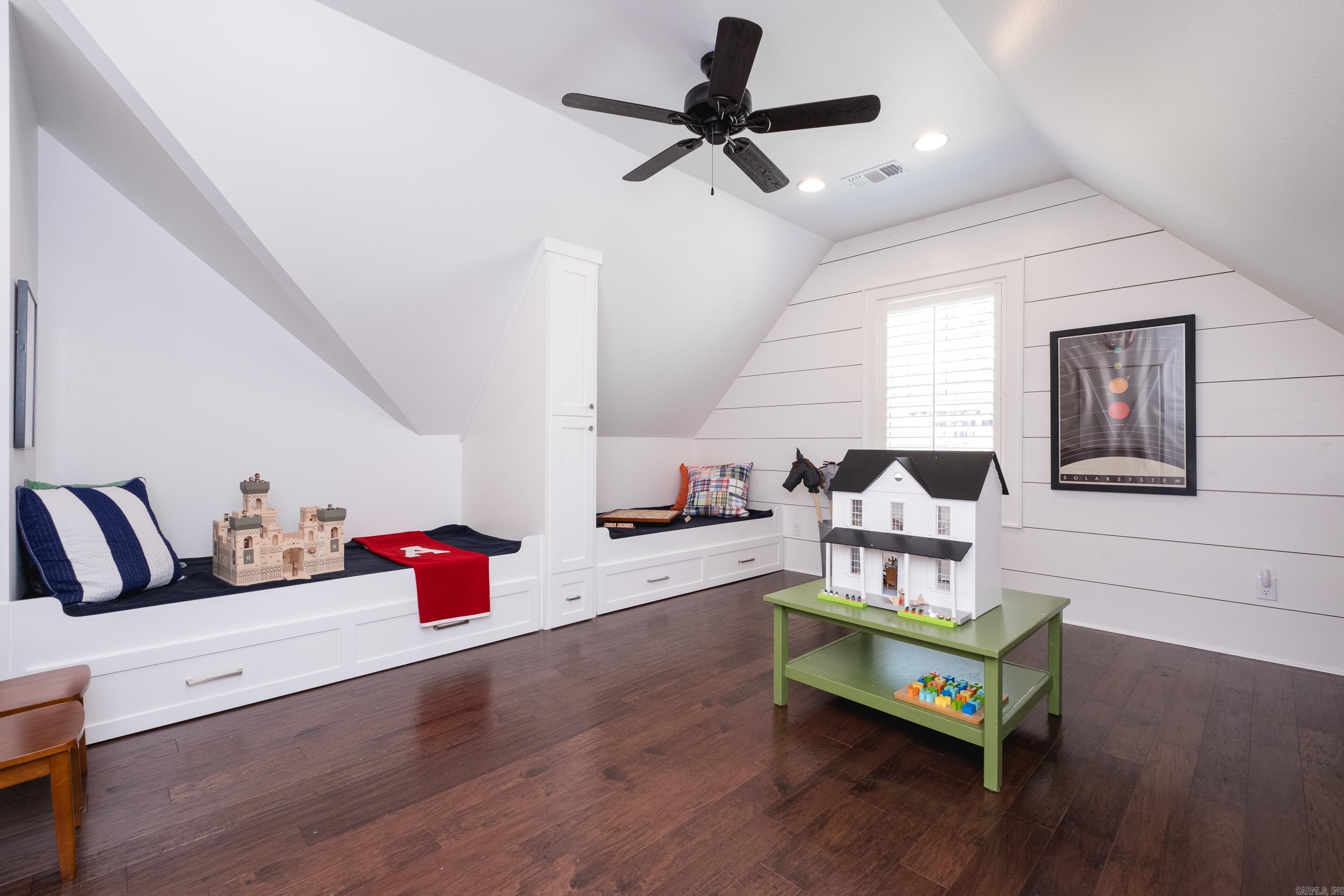 CHENAL VALLEY "ENSBURY PLACE" - Residential