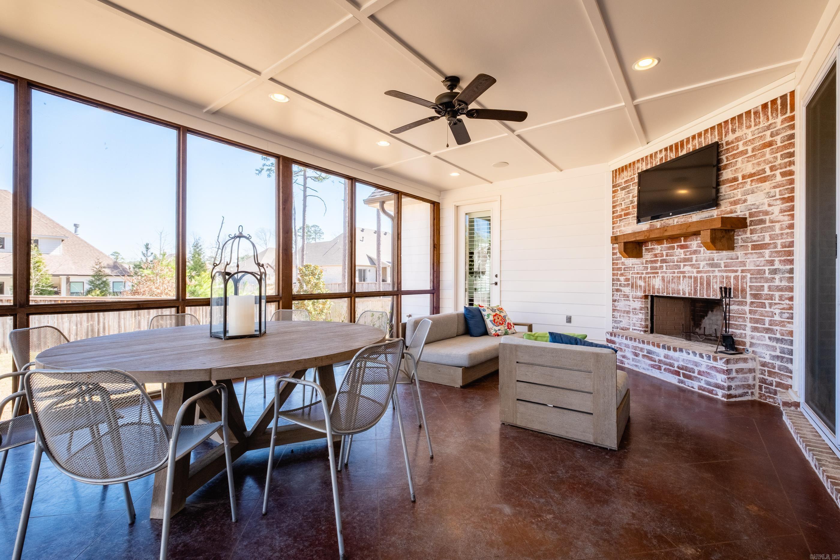 CHENAL VALLEY "ENSBURY PLACE" - Residential