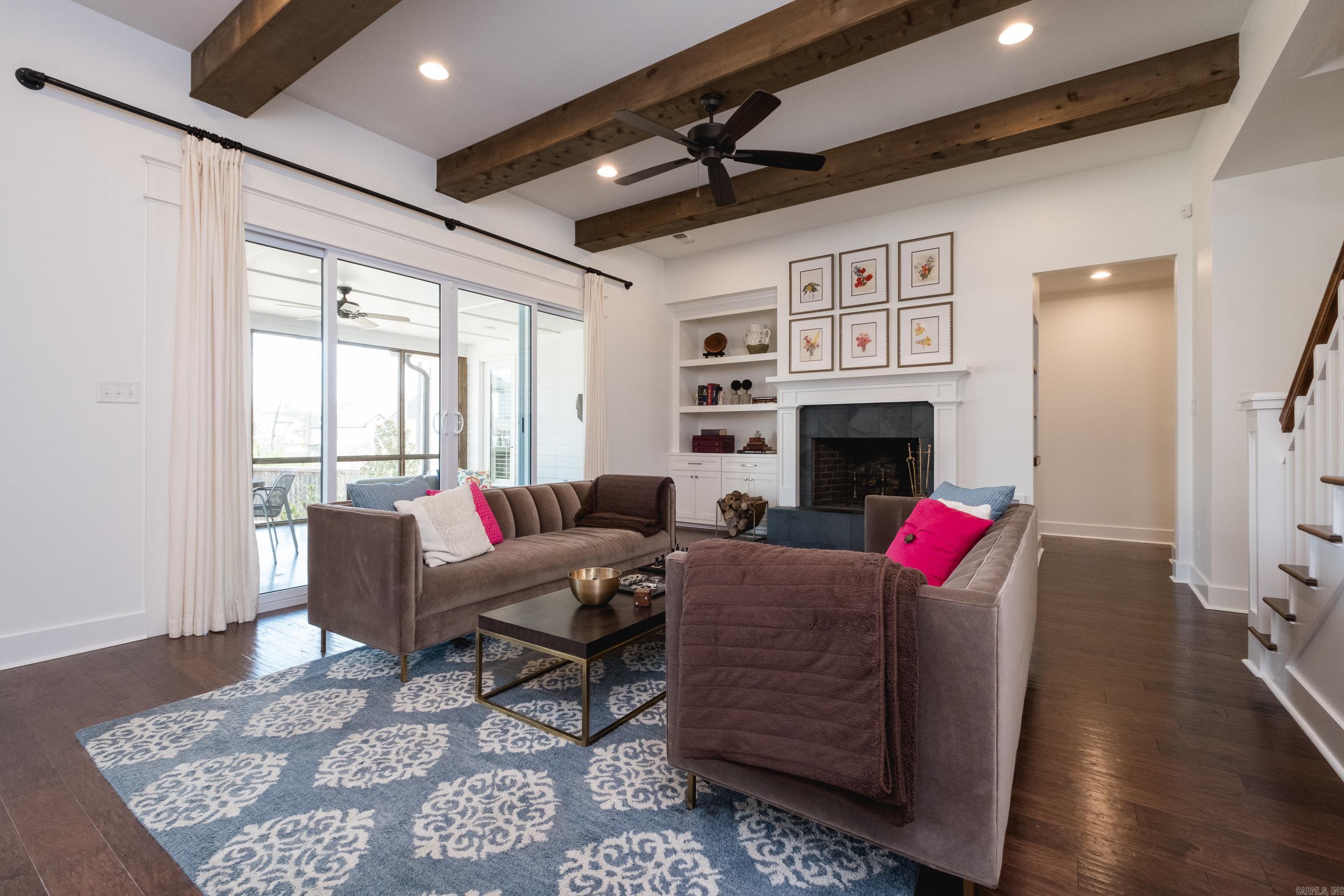 CHENAL VALLEY "ENSBURY PLACE" - Residential