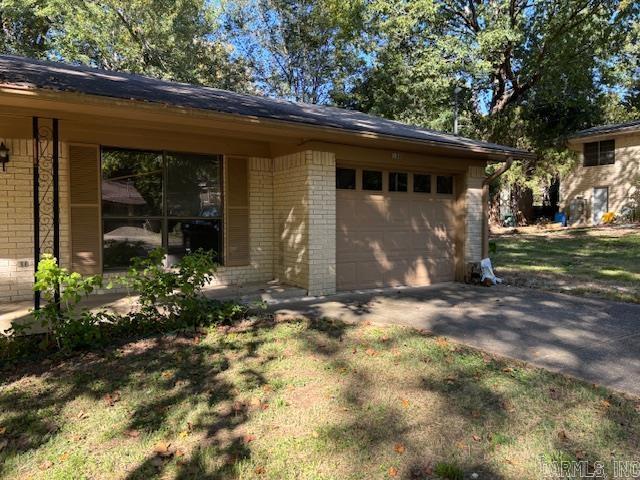 Nice Location in Hot Springs School District, 2 bed, 1Bath, 1/2Bath. Level yard, 1 car Garage. This home needs TLC Fixer Upper. Great Investment Property or 1st time home buyer. Lots of Potential.  Seller has never live in the home so there is no Sellers disclosure. Seller Is Motivated so bring us an offer.