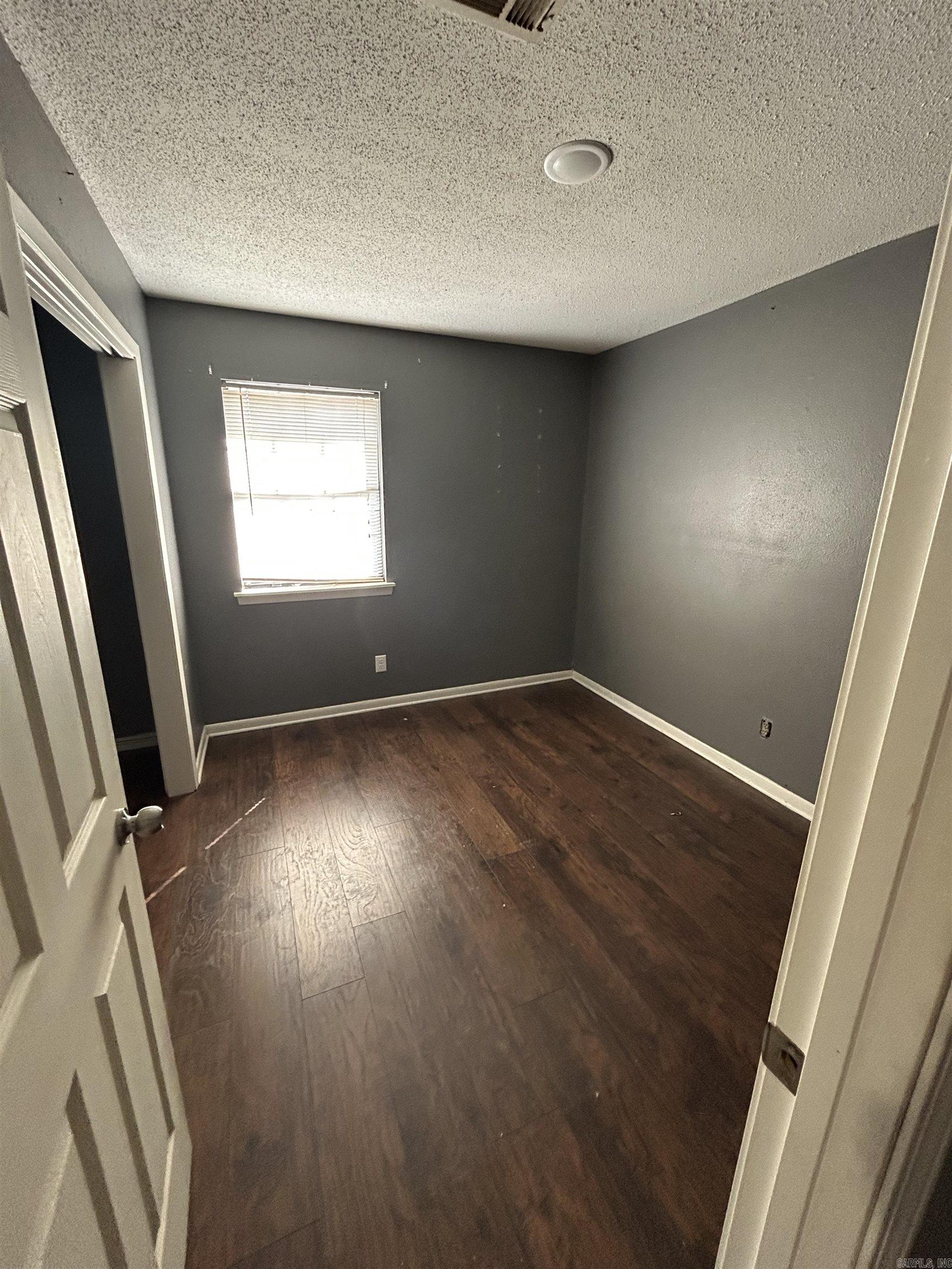 PEBBLE LAKE - Residential