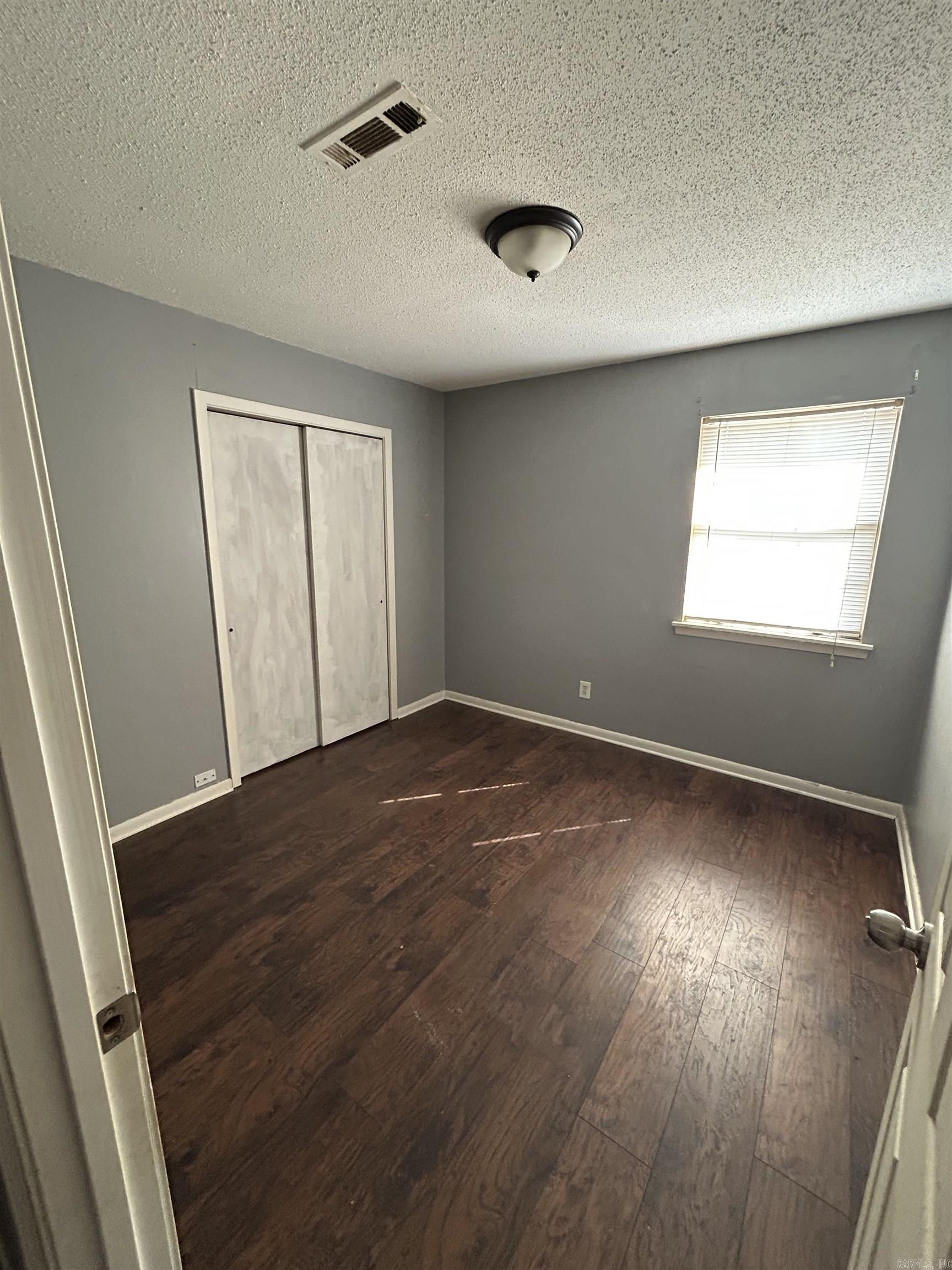 PEBBLE LAKE - Residential