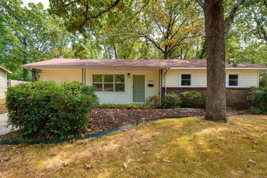 This Santa Fe Trail property features three bedrooms, three full bathrooms—including two with walk-in showers—two spacious living areas, a formal living and dining room perfect for entertaining, an additional den for versatile use, and is ideally situated on a quiet cul-de-sac lot offering privacy and tranquility. Suitable for investment purposes, empty nesters, or first-time buyers. Agents please see remarks.