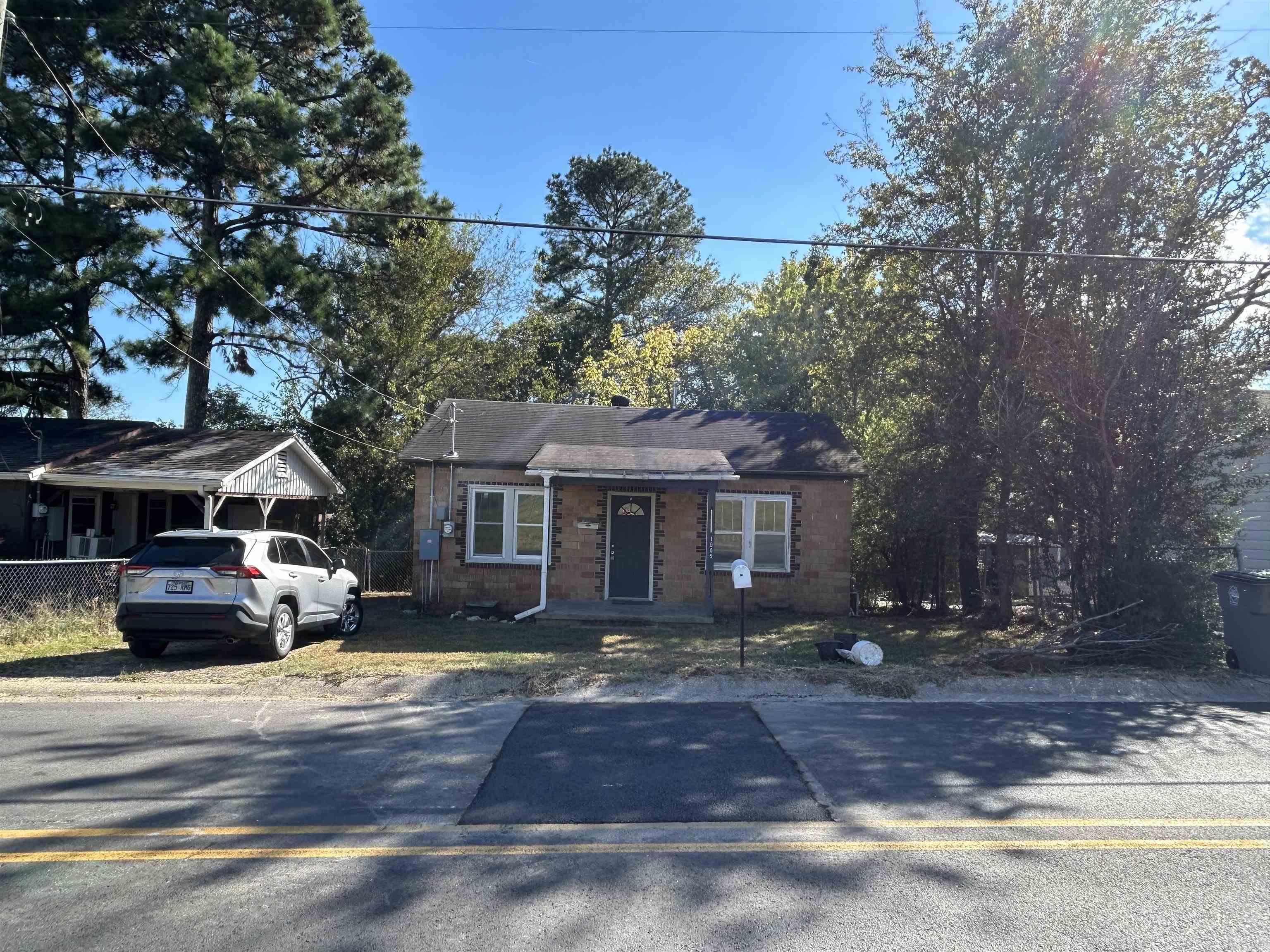 Welcome to 1005 West Saint Louis Street in Hot Springs, AR! This charming house features 2 bedrooms and 1 bathroom, making it the perfect cozy retreat. The kitchen comes equipped with a refrigerator, making meal prep a breeze. The house is situated in a convenient location, close to all the amenities Hot Springs has to offer. Don't miss out on the opportunity to make this cute house your new home! Contact us today to schedule a tour.