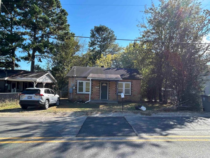 Welcome to 1005 West Saint Louis Street in Hot Springs, AR! This charming house features 2 bedrooms and 1 bathroom, making it the perfect cozy retreat. The kitchen comes equipped with a refrigerator, making meal prep a breeze. The house is situated in a convenient location, close to all the amenities Hot Springs has to offer. Don't miss out on the opportunity to make this cute house your new home! Contact us today to schedule a tour.