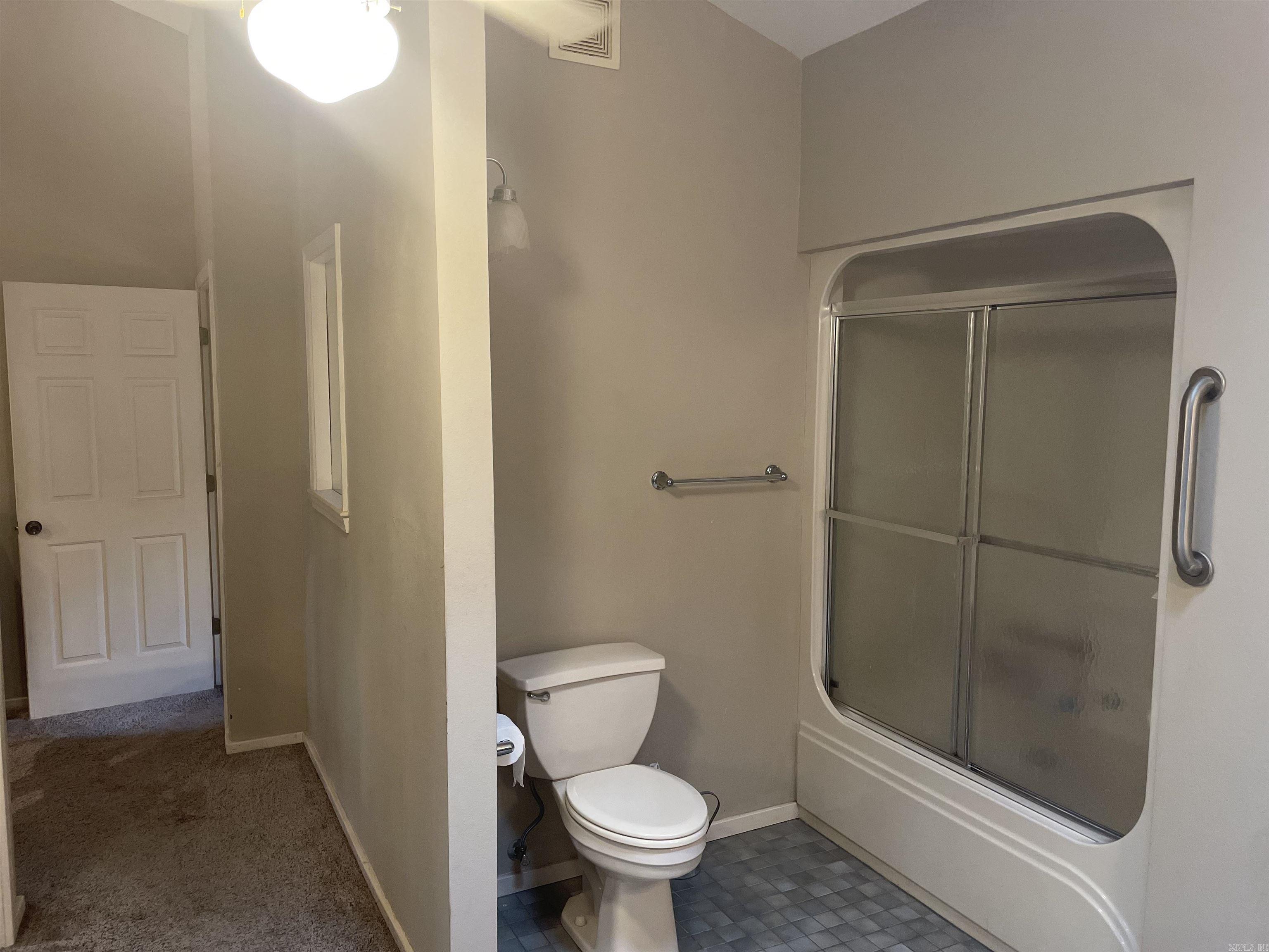LAKE FOREST ESTATES - Residential