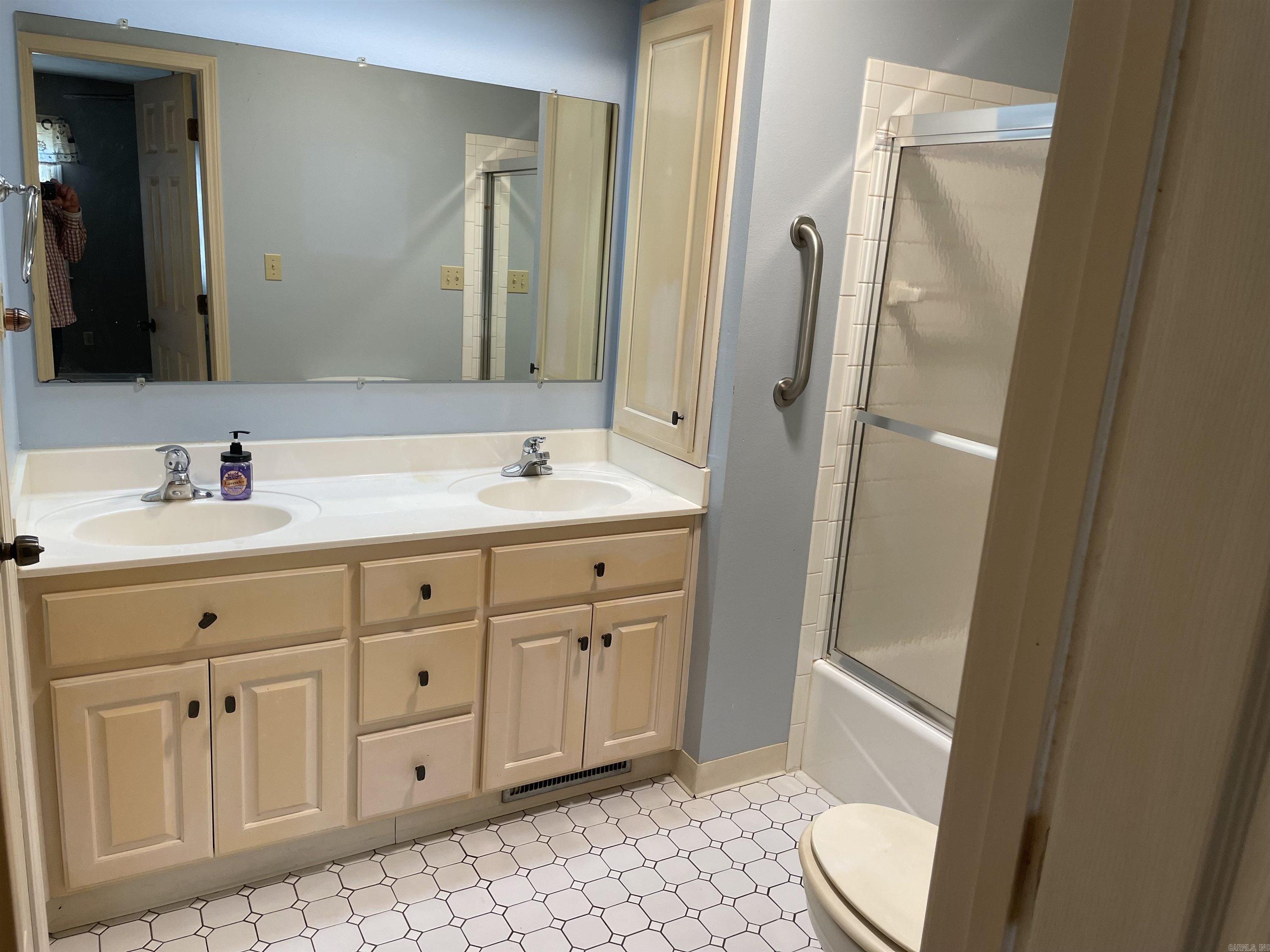 LAKE FOREST ESTATES - Residential