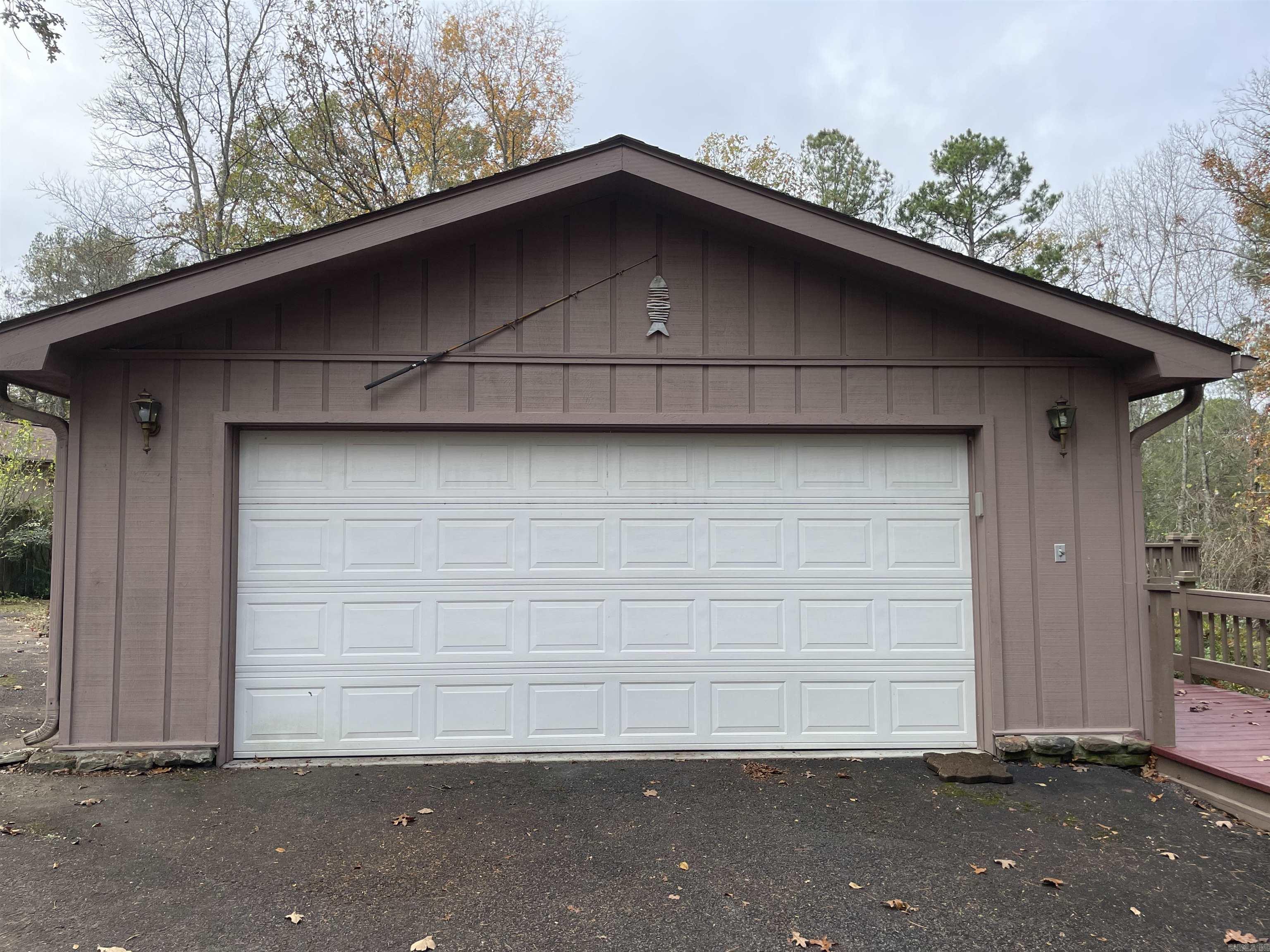LAKE FOREST ESTATES - Residential