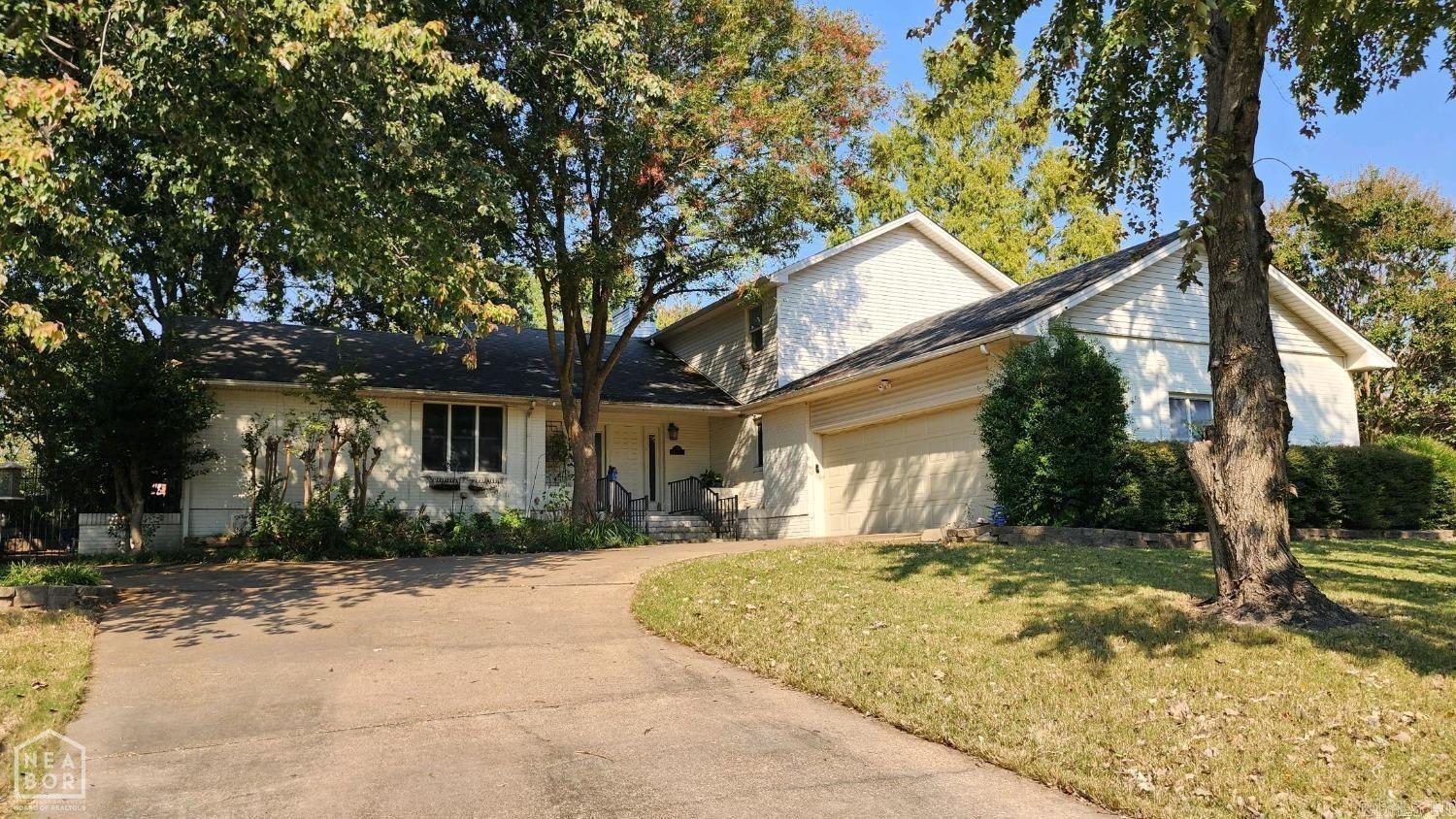 COUNTRY CLUB VILLAGE - Residential