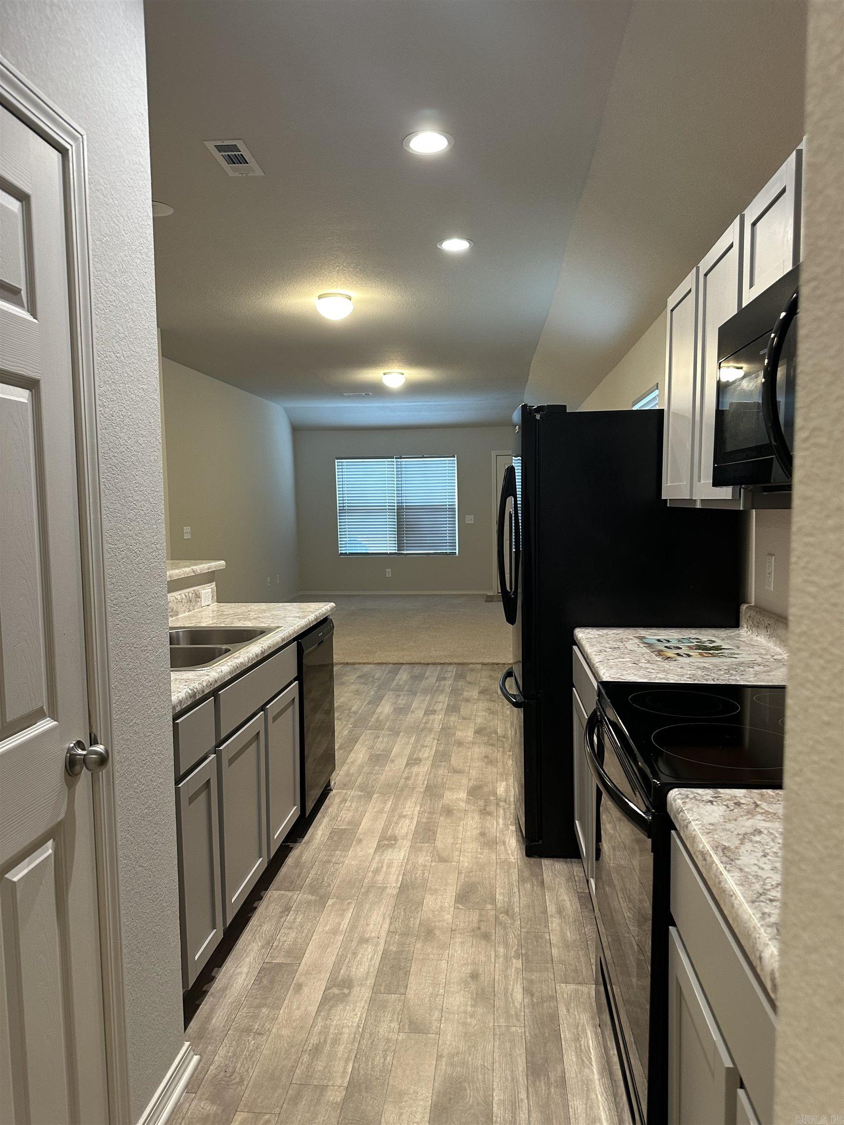 WHITE OAK CROSSING - Residential Lease