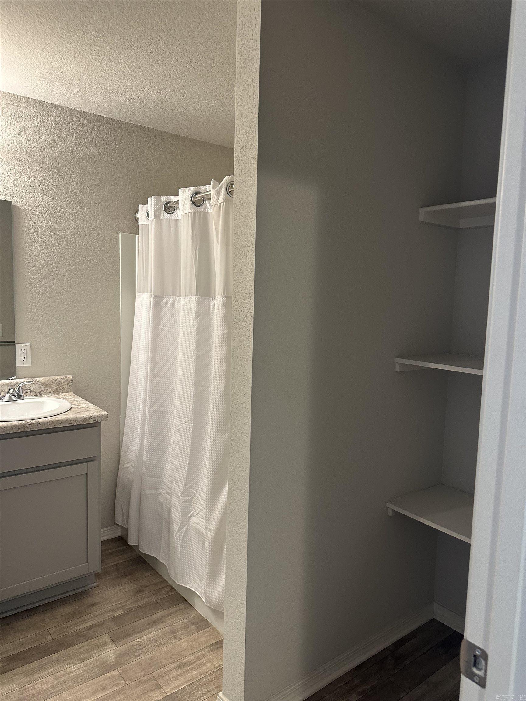 WHITE OAK CROSSING - Residential Lease