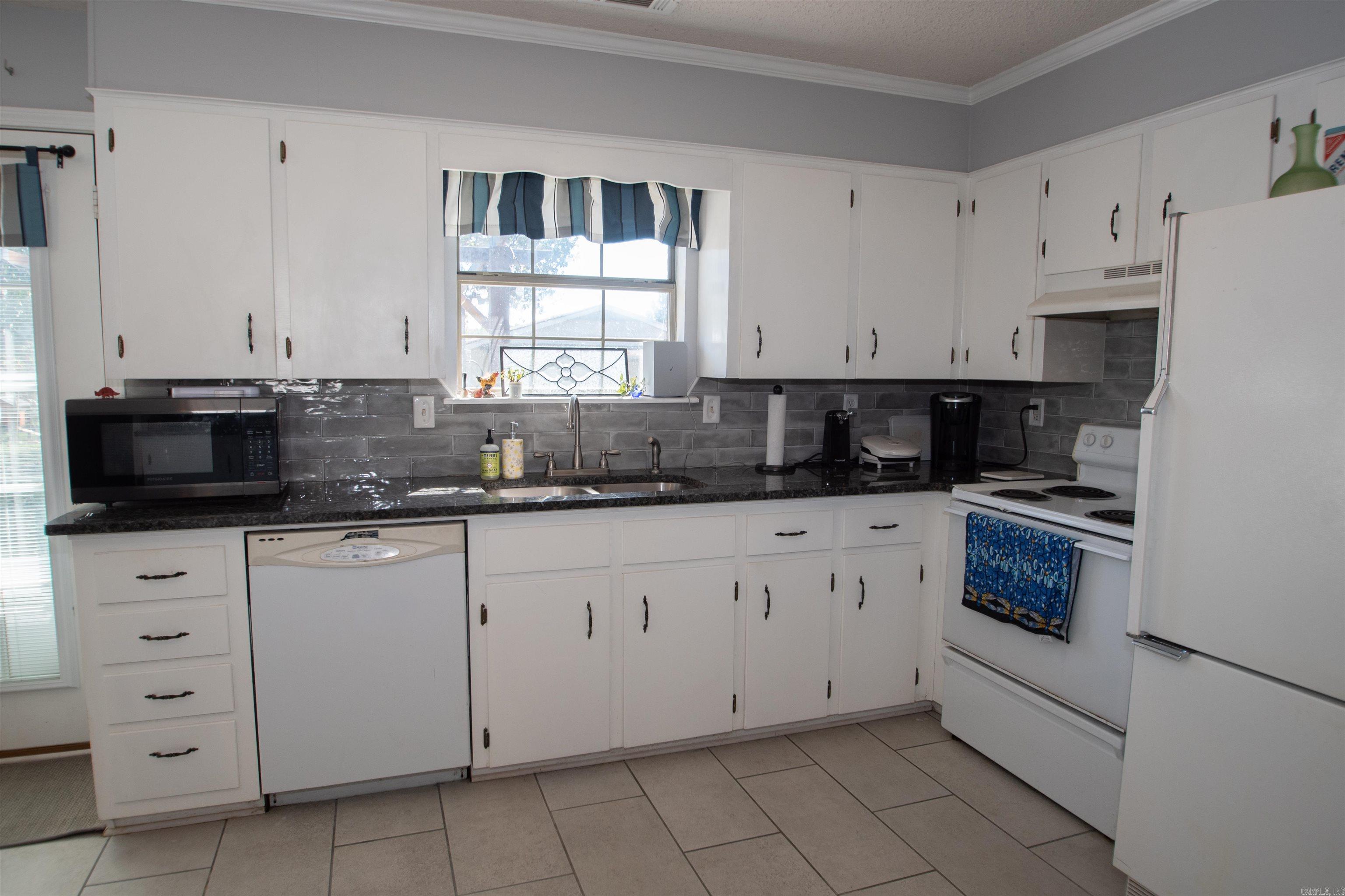 WINDWOOD SOUTH - Residential