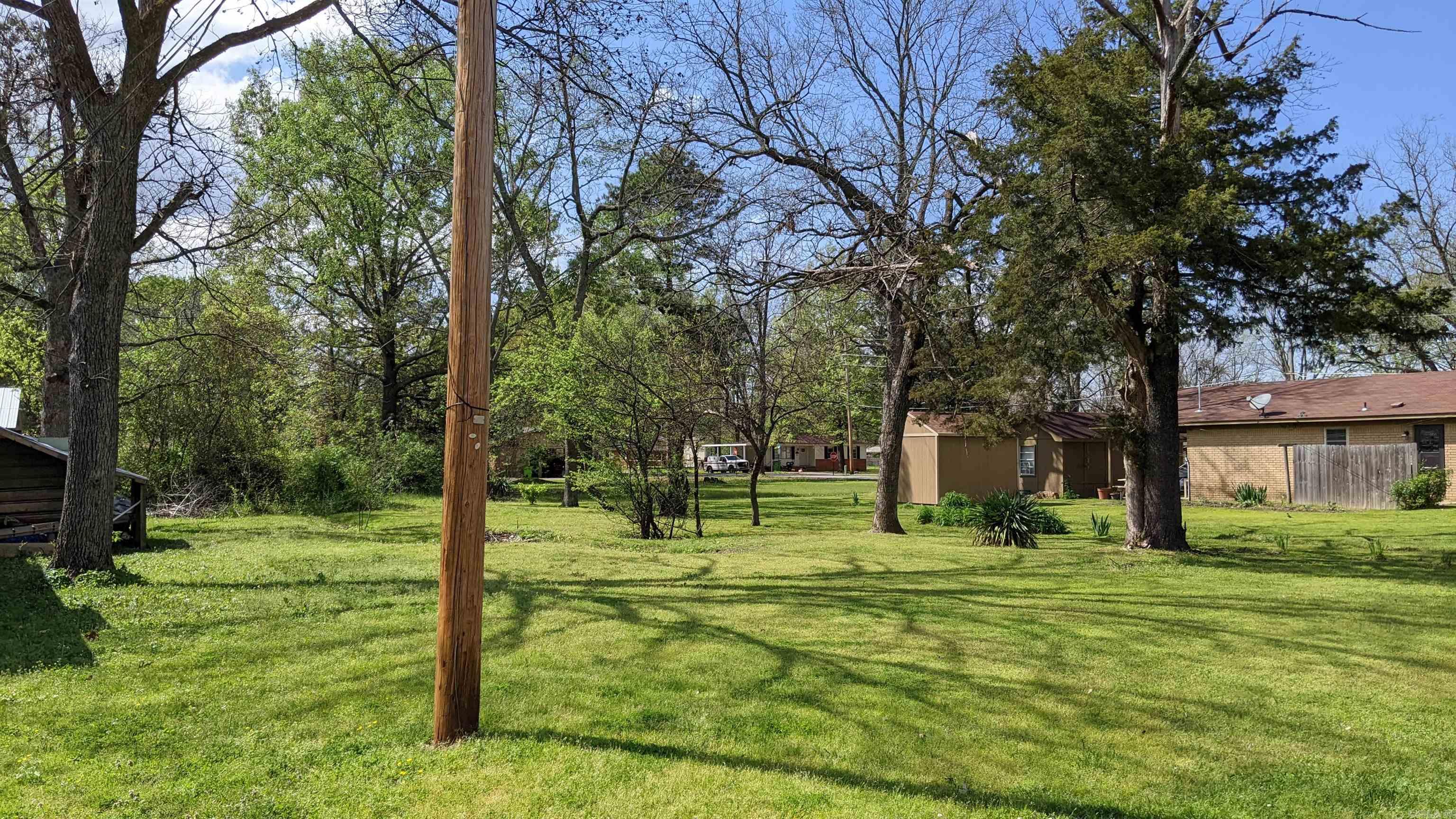 Beautiful lot in an established neighborhood ready to build on. Great location close to Lonoke and easy access to I40 and Hwy 70, 31....to take you any direction. Lot well maintained with a big tree for shade and added beauty.