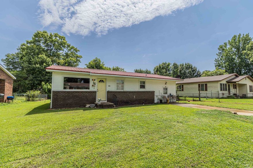 Welcome to 605 N 7 1/2 Street a charming 3-bedroom, 1-bathroom home offering 1,100 square feet of comfortable living space on a .15-acre lot. Featuring a durable metal roof, this home is ideal for first-time buyers, investors, or anyone looking for affordable housing under $100k. Inside, you'll find a functional layout with plenty of natural light. Located close to downtown Paragould amenities, schools, and parks. Don't miss out on this great opportunity to own instead of rent!