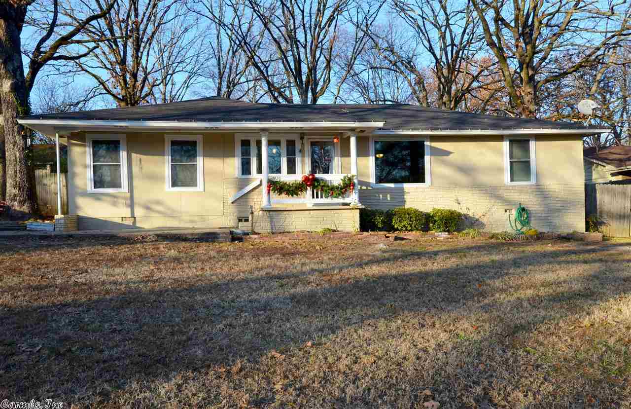 Check out this beautiful home close to everything sitting on two lots!! Gorgeous original hardwood floors, new carpet in 2nd living room, master bedroom, & office area, Remodeled kitchen, double pane insulated windows, large laundry room, & too many updates to note! Live minutes away from the restaurants & shops of Hillcrest, Kavanaugh, & downtown Little Rock & just up the street from Meriwether Park!