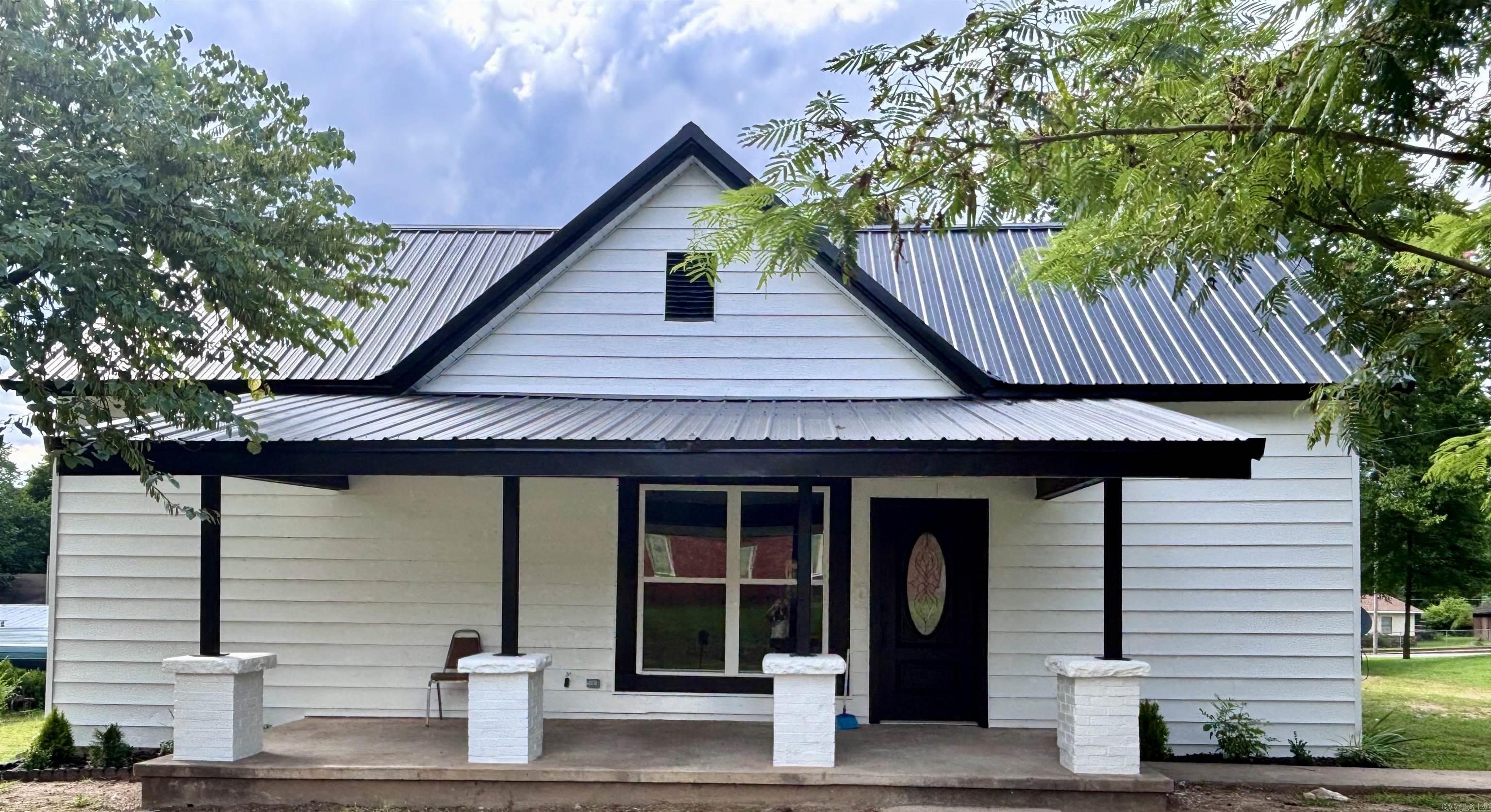 Fully remodeled 3 bed 2 bath!! All appliances are new and convey!! Move in ready!! Detached spacious garage!! Up to $10,000 buyer credit with full price offer! This is the perfect starter home! Call today!
