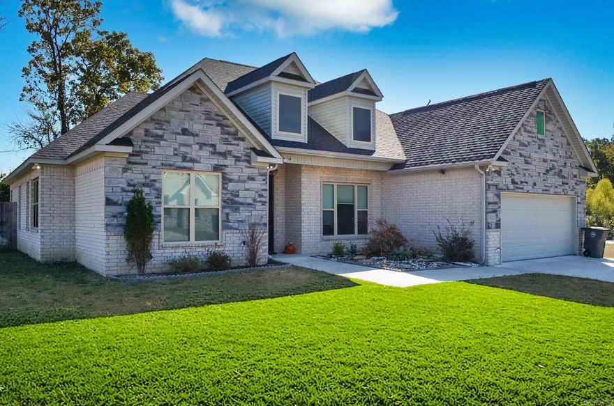 Welcome to this "like brand new home".  This beauty has 3 bed/2 bath and offers a perfect blend of comfort and style.  Open-concept living space that is bright and inviting perfect for entertaining.  Large kitchen with plenty storage and stone countertops.  Retreat to your spacious master suite, complete with an en-suite bathroom, ensuring privacy and convenience.  Two additional bedrooms with plenty of room for family, guest, or a home office.  Outside, enjoy a fully fenced yard that provides for children and pets to play.    Located in a family neighborhood, this home is close to parks schools, shopping, making it an ideal spot for your family to grow and thrive.