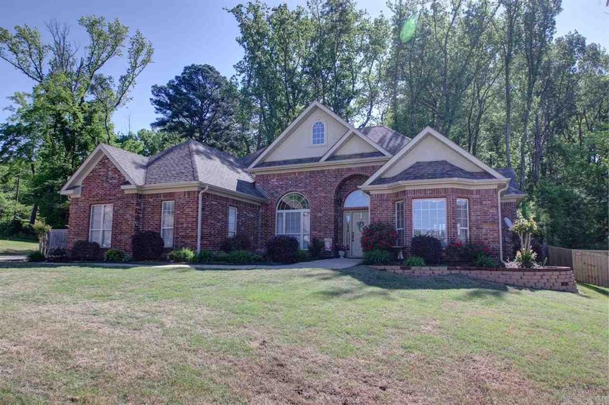 This beautiful home is located in Sterling Oaks Subdivision just off W Longhills. Also located in Benton Schools and Howard Perrin Elementary. Home has 3-bedrooms and 2-full baths with a nice size office area to the right as you enter through the front door. Home has recently been painted throughout and has top of the line appliances. Split floor plan with jack/jill bathroom. Home has 2400 sq/ft w/dining and breakfast areas. Home has very nice landscaping and back yard has privacy fence with in ground pool.