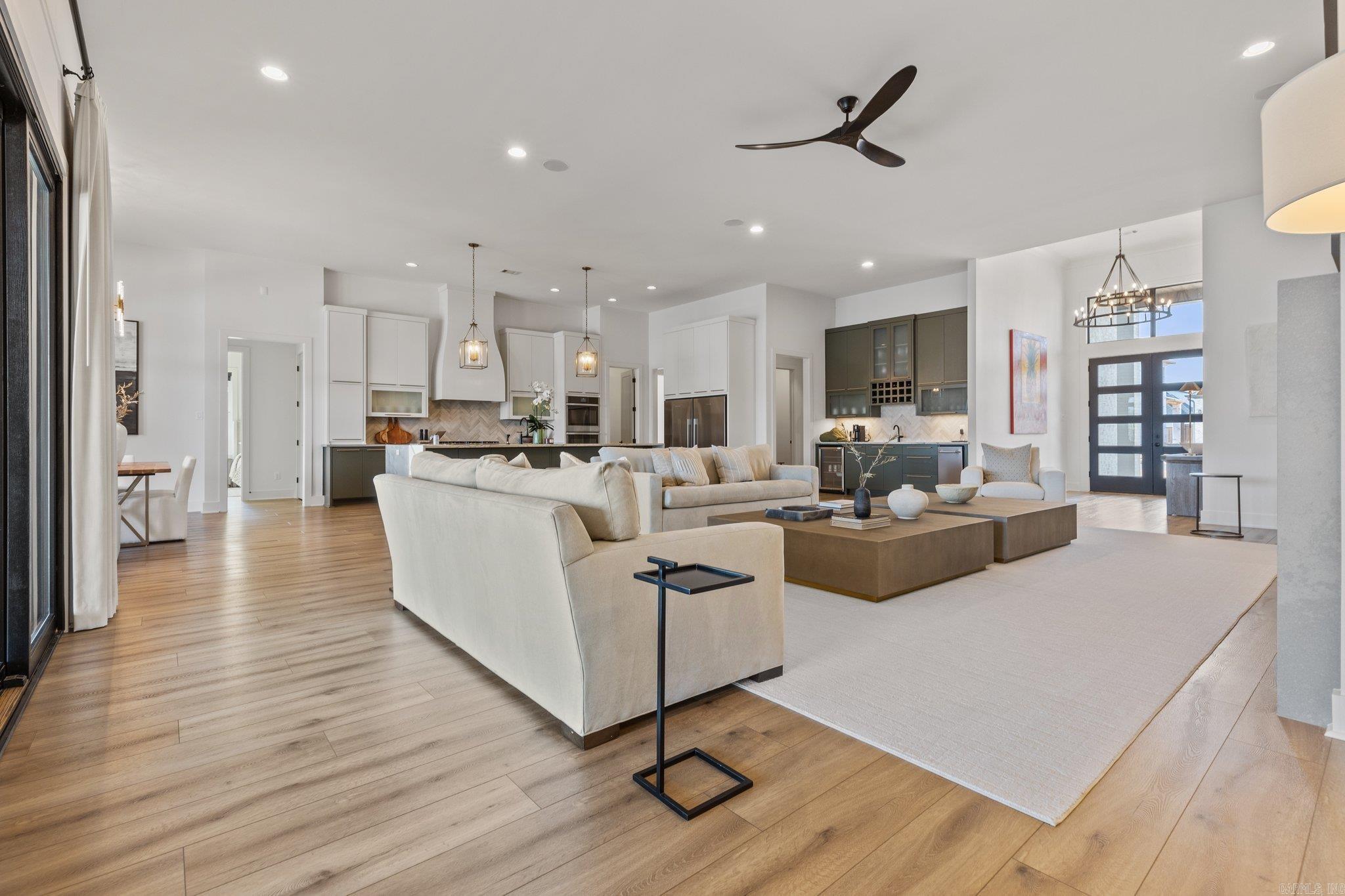 THE POINTE HURRICANE ESTATES - Residential