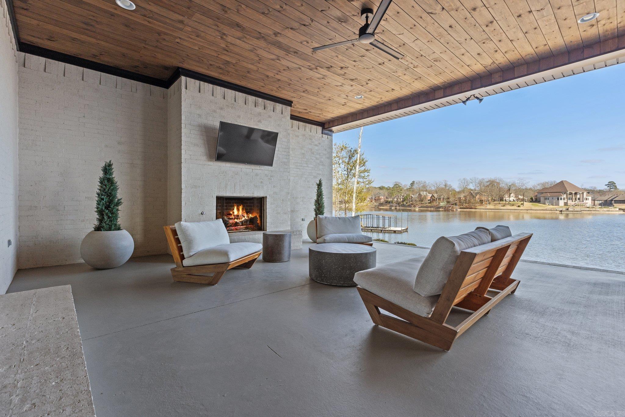 THE POINTE HURRICANE ESTATES - Residential