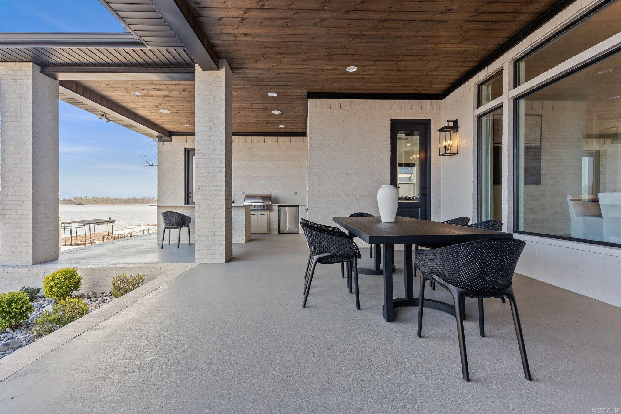 THE POINTE HURRICANE ESTATES - Residential