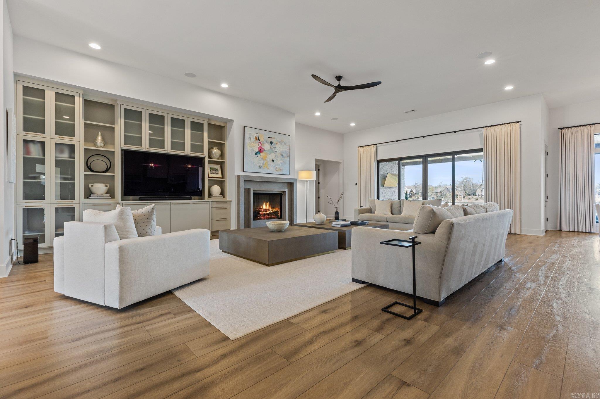 THE POINTE HURRICANE ESTATES - Residential