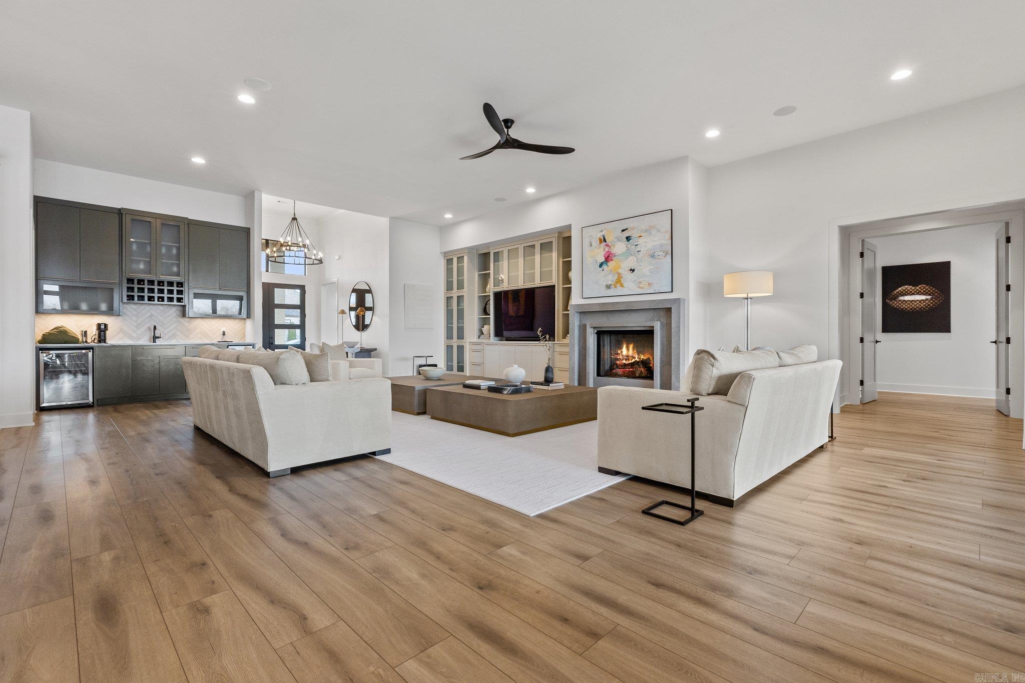 THE POINTE HURRICANE ESTATES - Residential