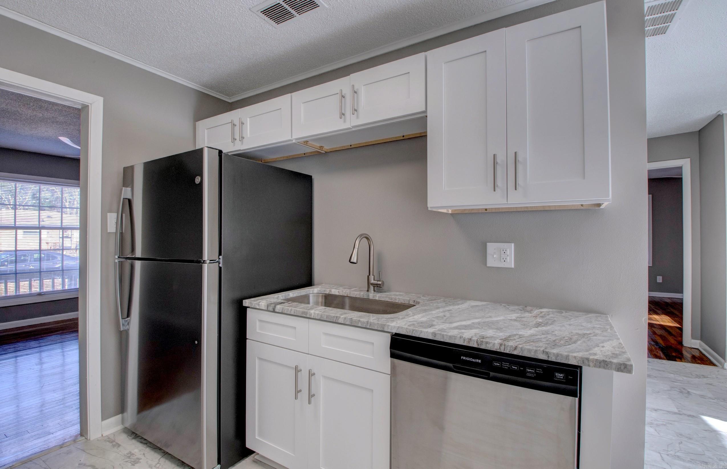 MEADOW LARK SUB - Residential