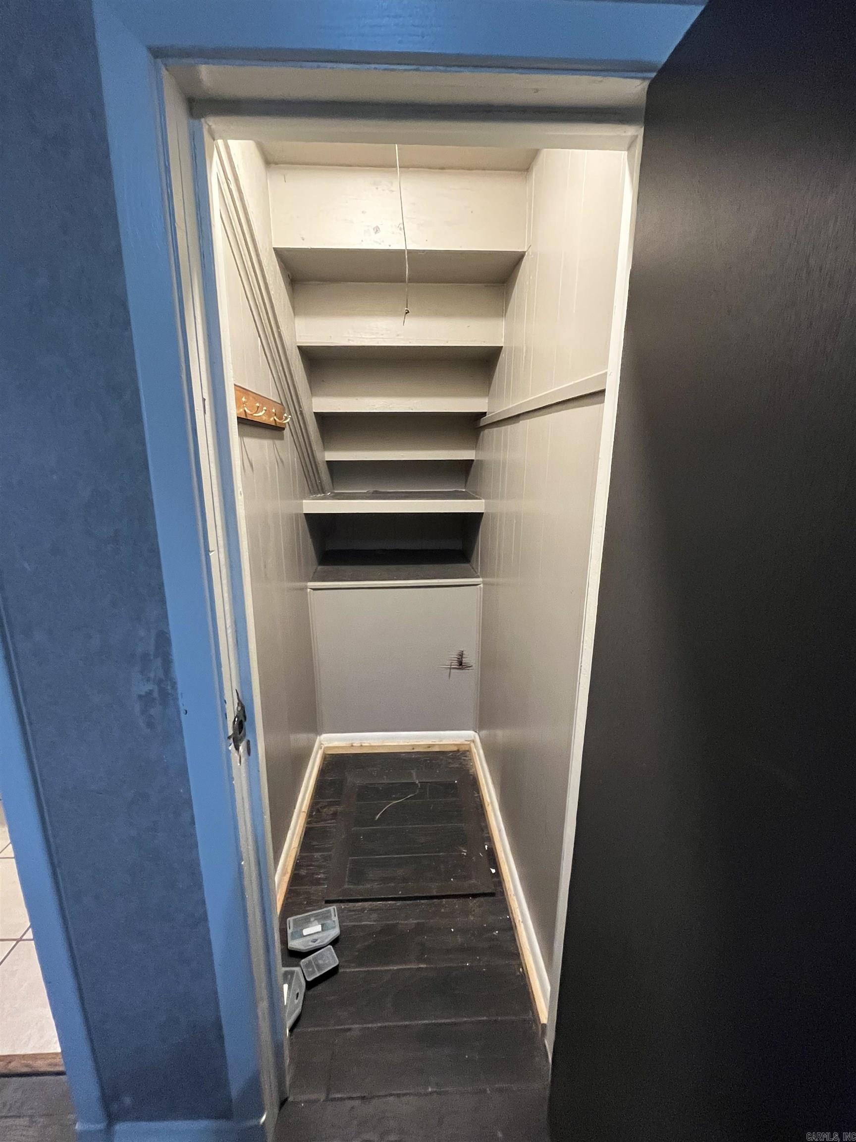 BENTON & MOODY - Residential