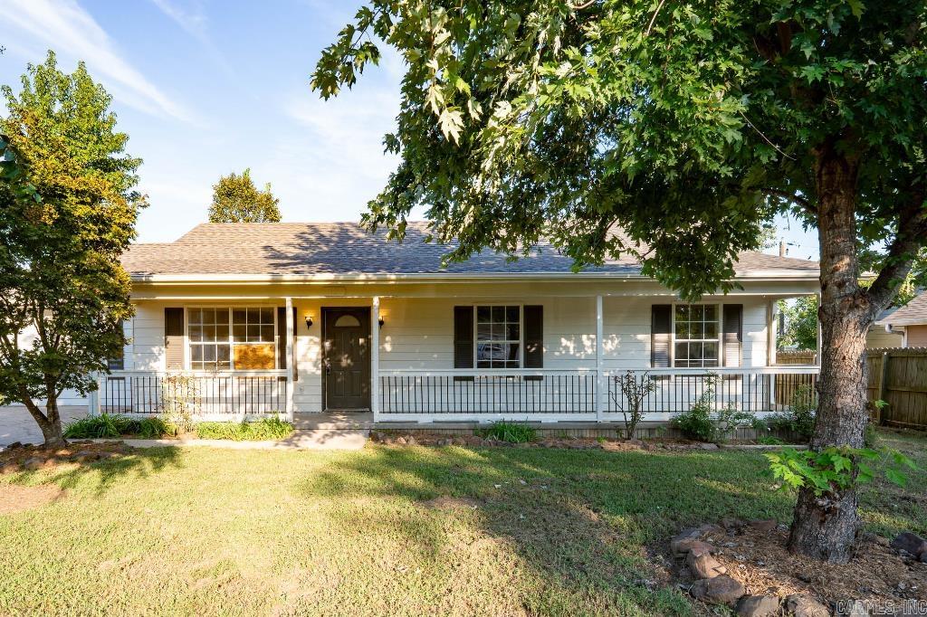 FANTASTIC 3 BED 2 BATH HOME. NEW LVT, NEW FRESH NEUTRAL PAINT, NEW ROOF, NEW HVAC, NEW WATER HEATER AND MUCH MORE. SUPER CLEAN MOVE IN READY