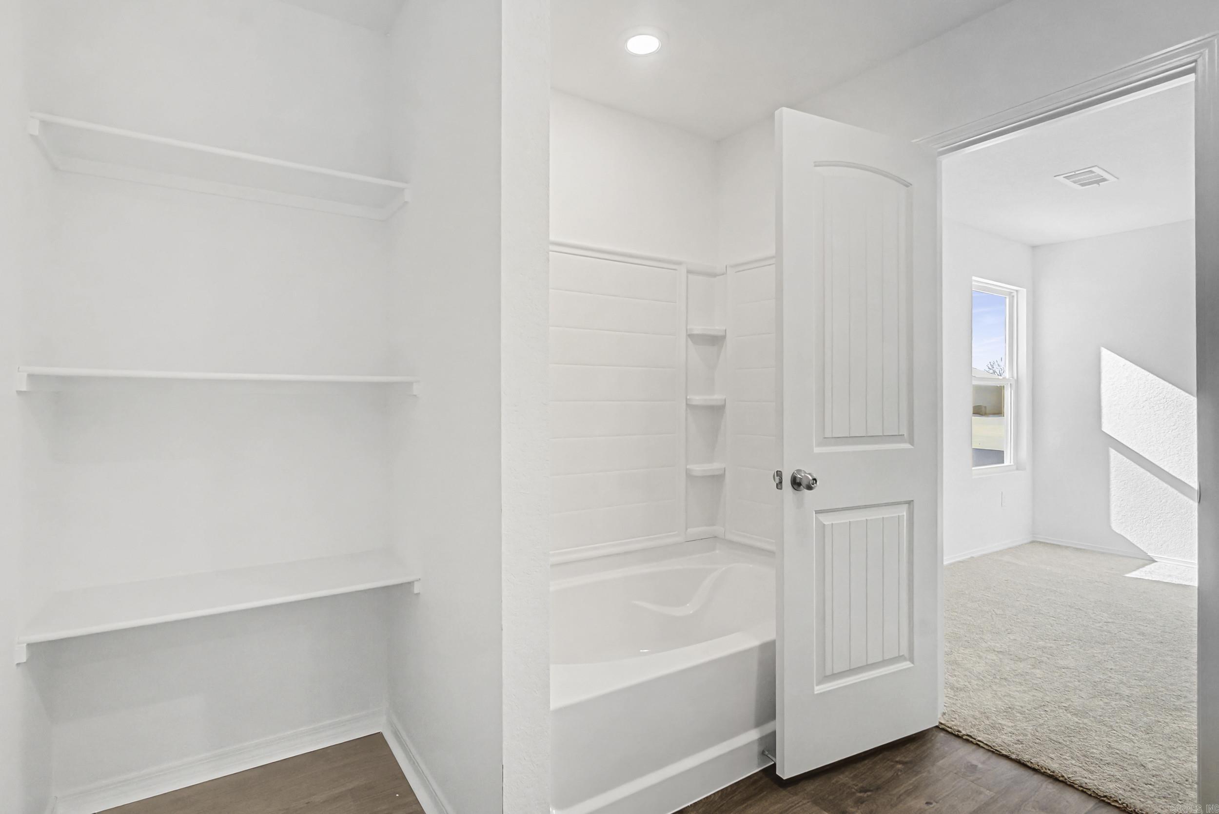 HILL FARM - Residential