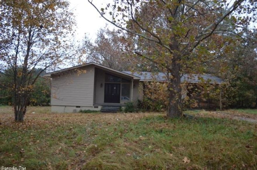 CORPORATE SELLER - HOME BEING SOLD AS IS WHERE IS. NO WARRANTIES OR GUARANTIES. CUTE FLOOR PLAN WITH FENCED BACK YARD HOME IN THE A GREAT LOCATION THAT IS CLOSE TO EVERYTHING. COME ON BY AND CHECK THIS ONE OUT. MEASUREMENTS ENCOURAGED