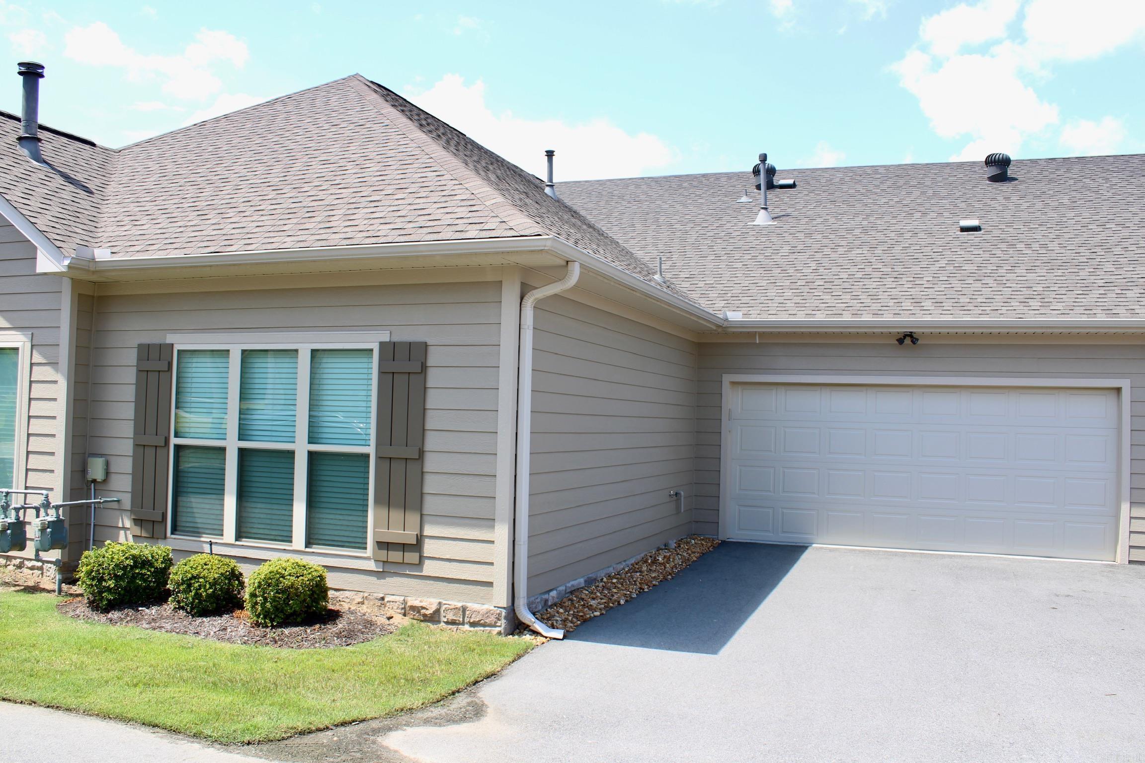 MOUNTAIN TERRACE ESTATES TOWNHOM - Residential