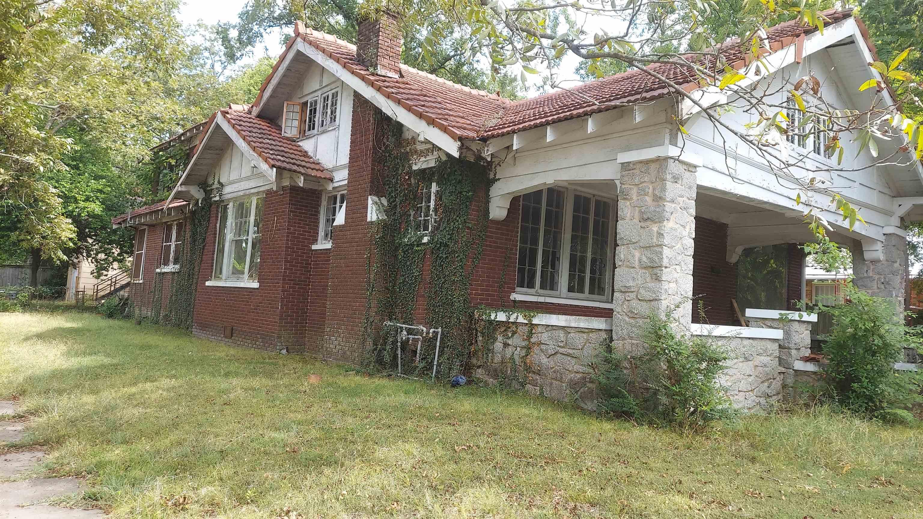 Weldon E Wrights - Residential