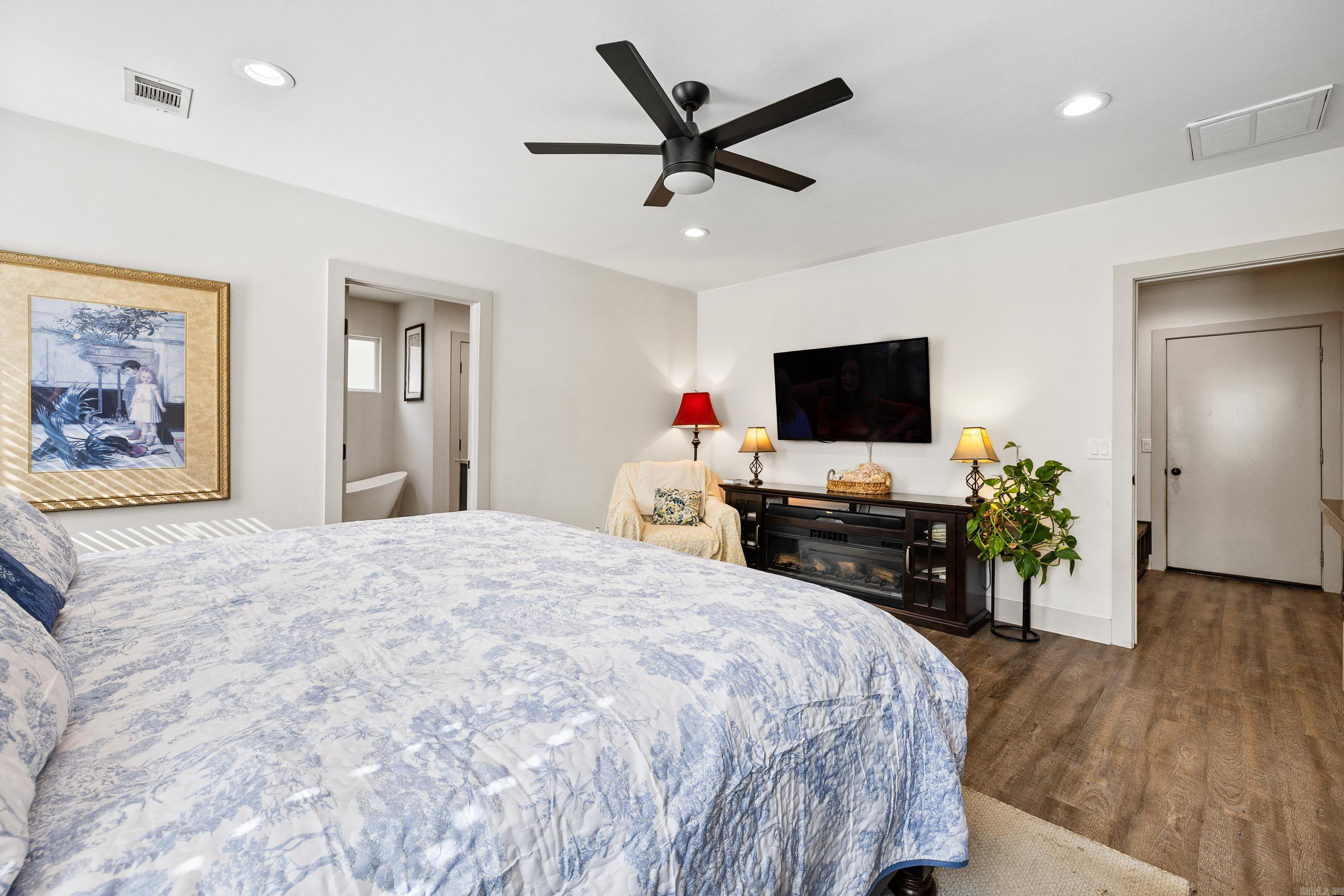 HARDWOOD HILLS - Residential