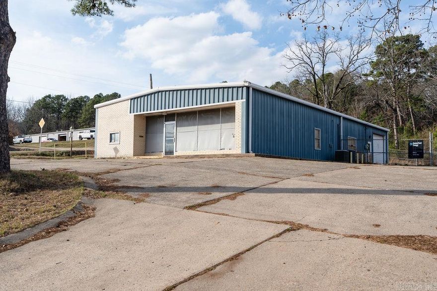 Commercial building, Main Street frontage, prime location. 40 x 80 metal building, partially fenced. Offices and shop area.