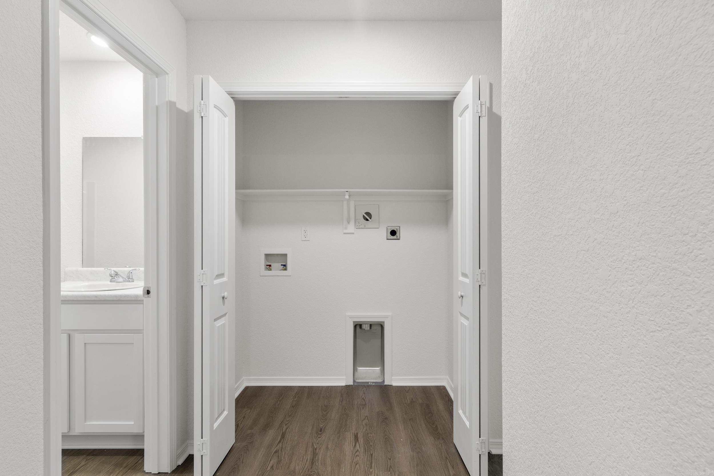 COUNTRY CLUB OF ARK THE - Residential