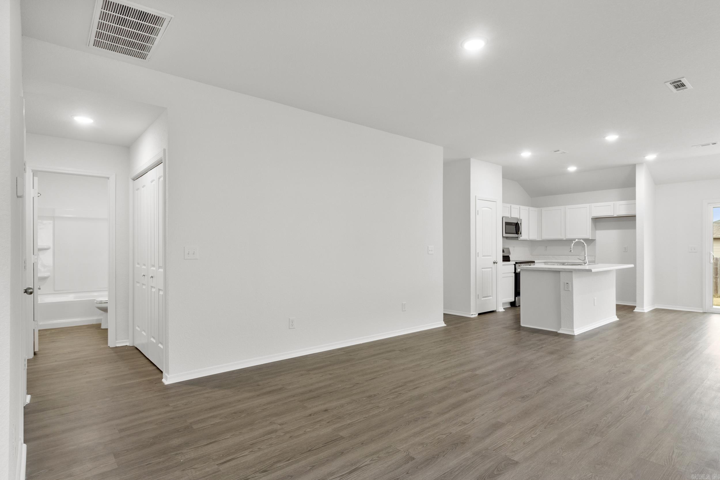 COUNTRY CLUB OF ARK THE - Residential