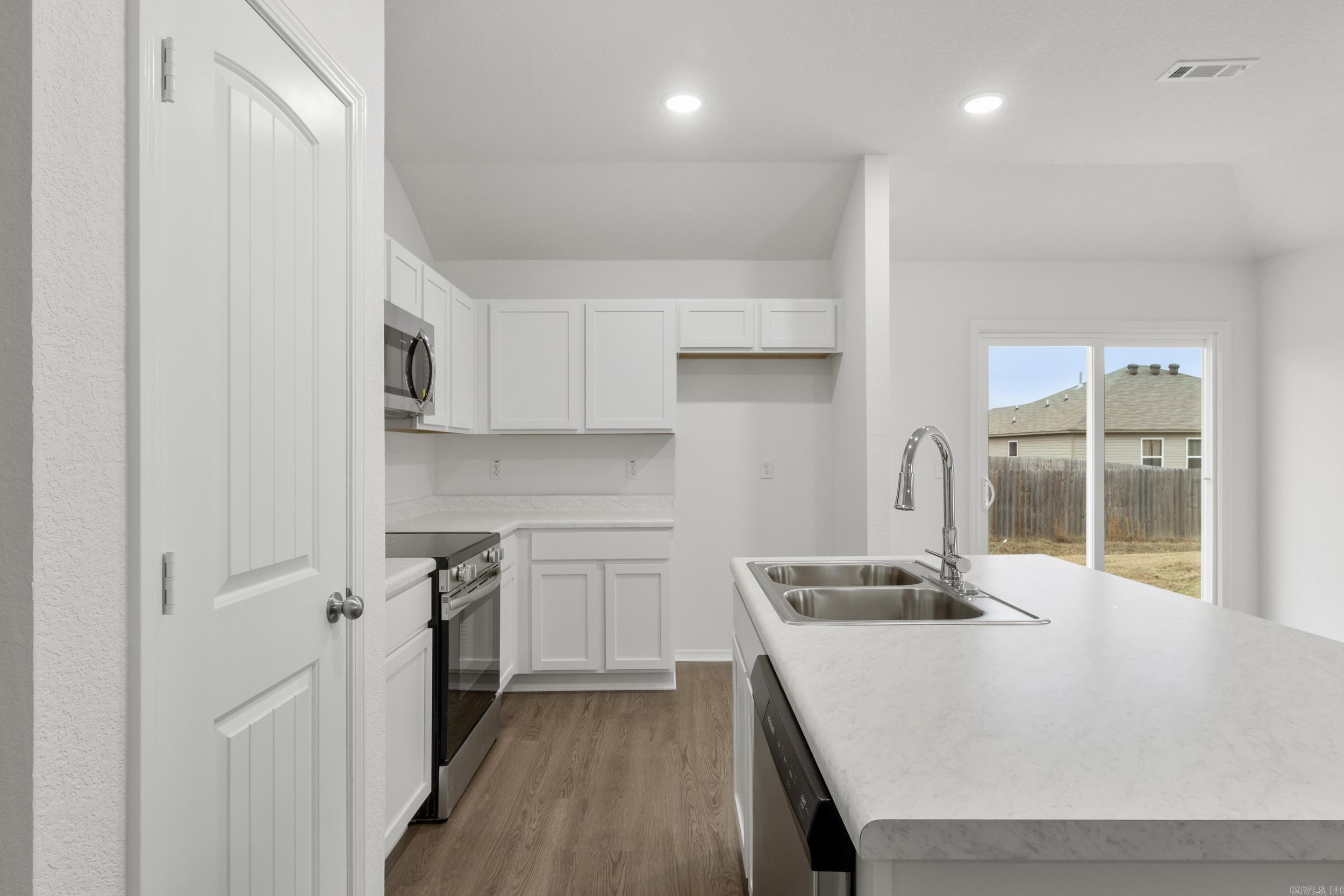 COUNTRY CLUB OF ARK THE - Residential