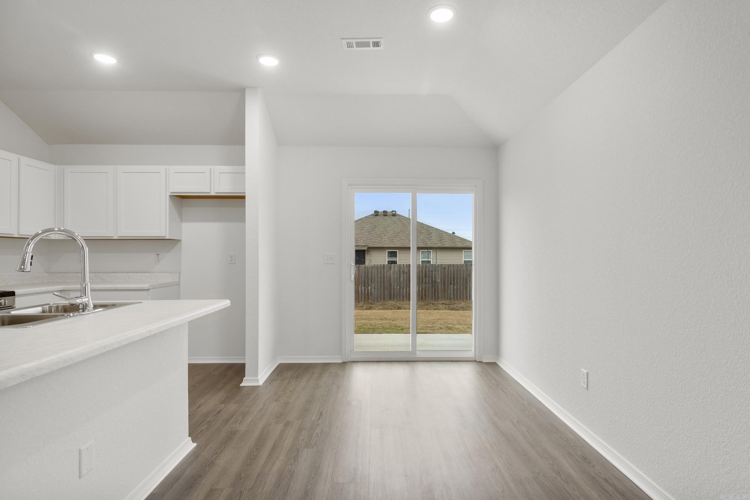 COUNTRY CLUB OF ARK THE - Residential