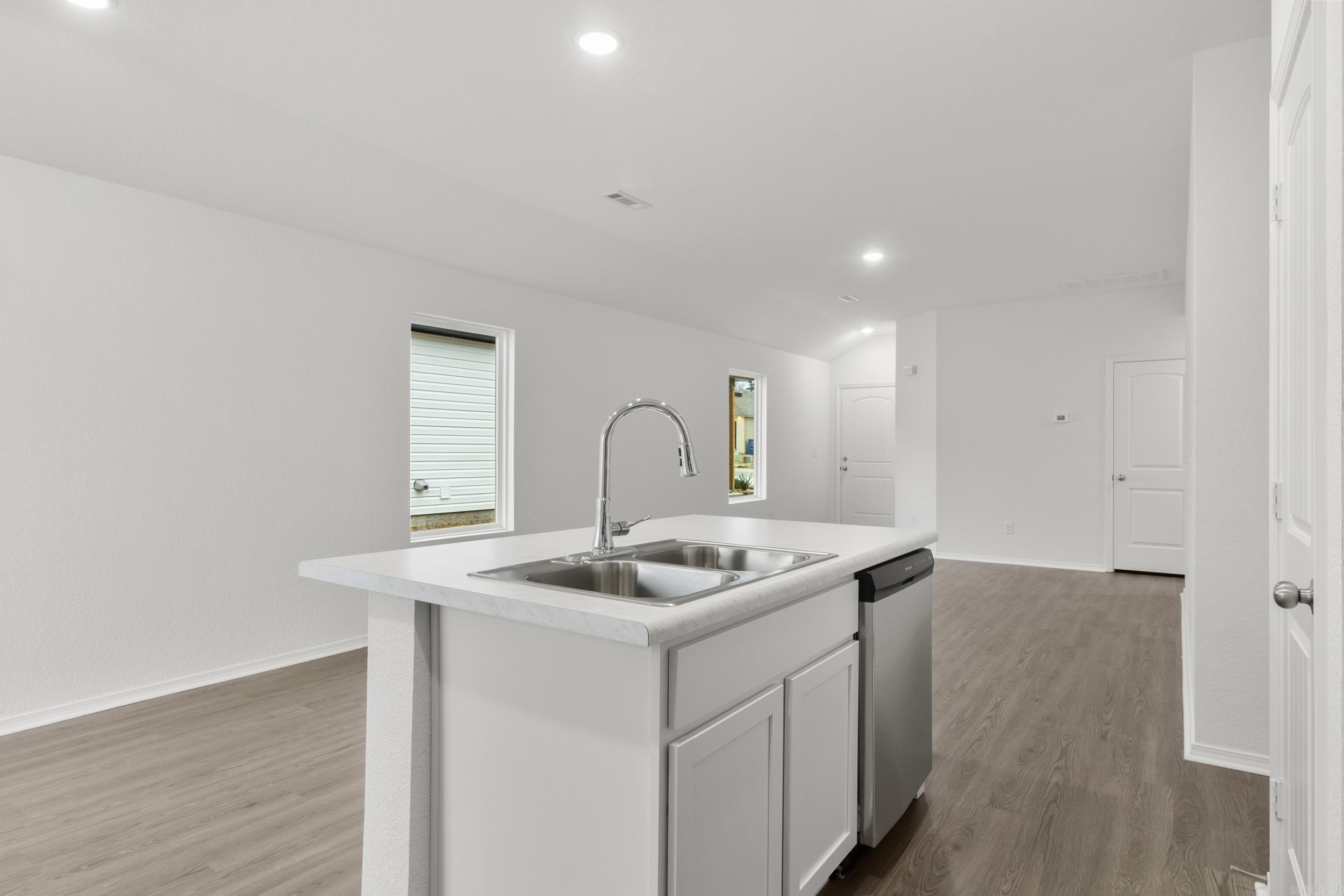 COUNTRY CLUB OF ARK THE - Residential