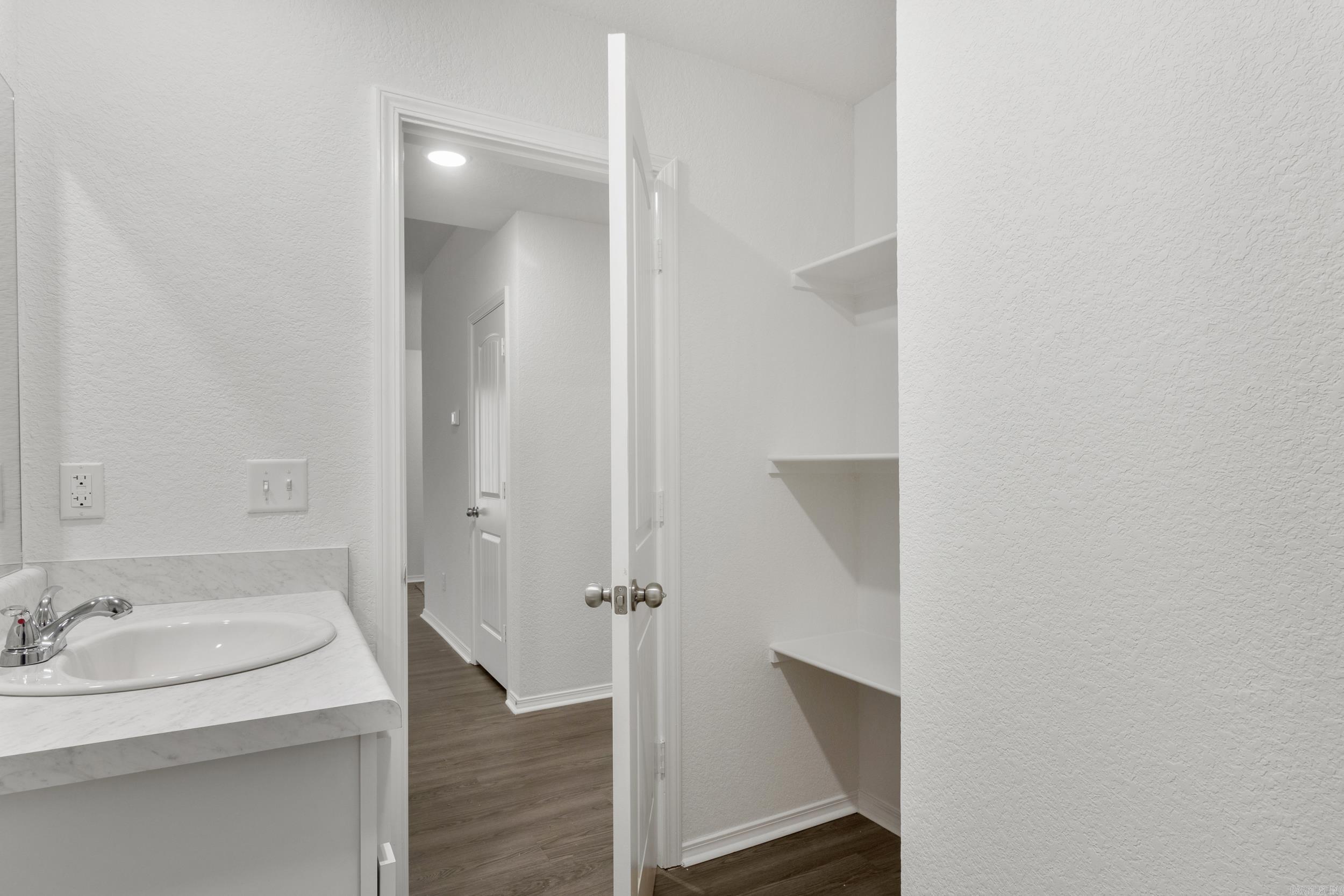 COUNTRY CLUB OF ARK THE - Residential