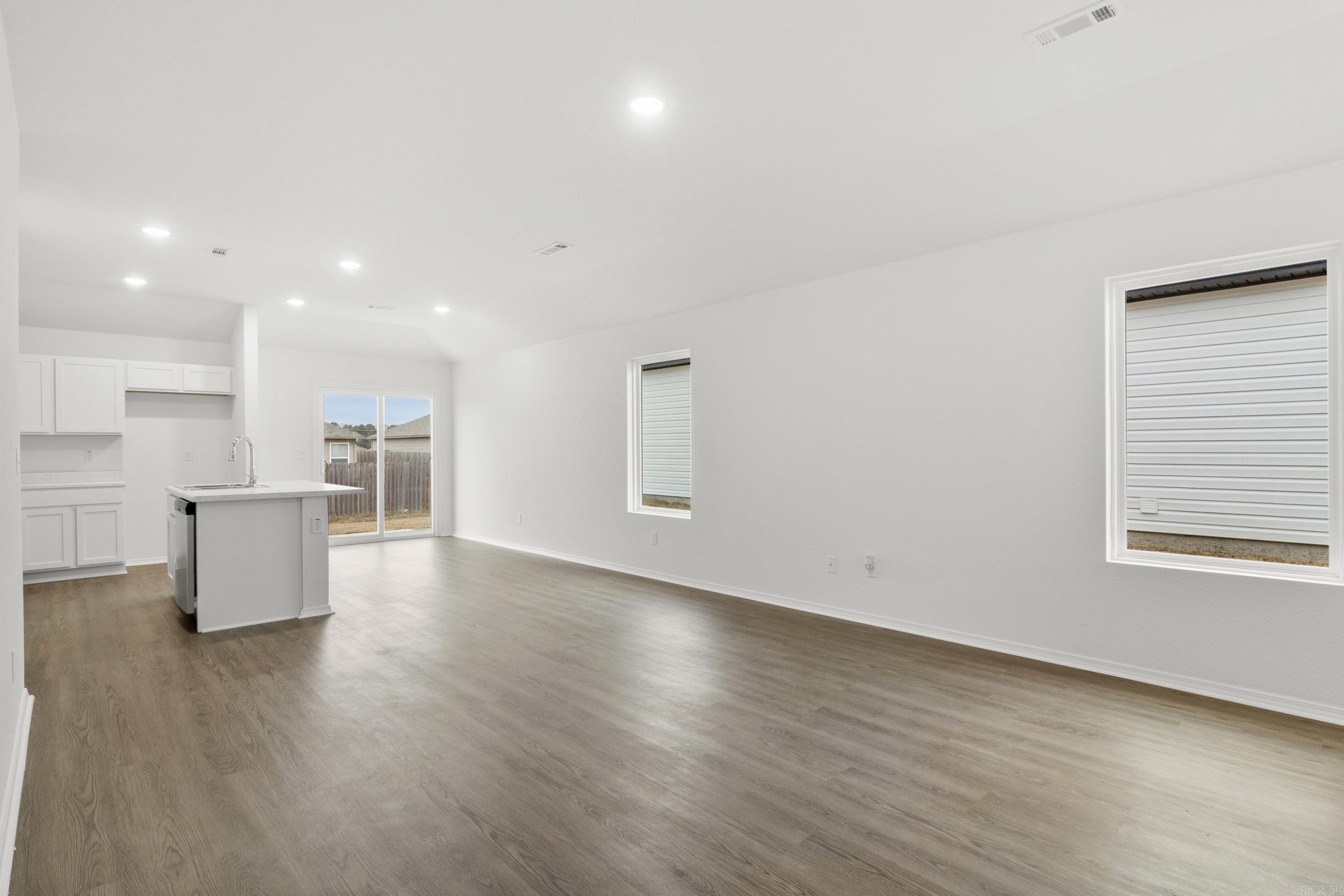 COUNTRY CLUB OF ARK THE - Residential