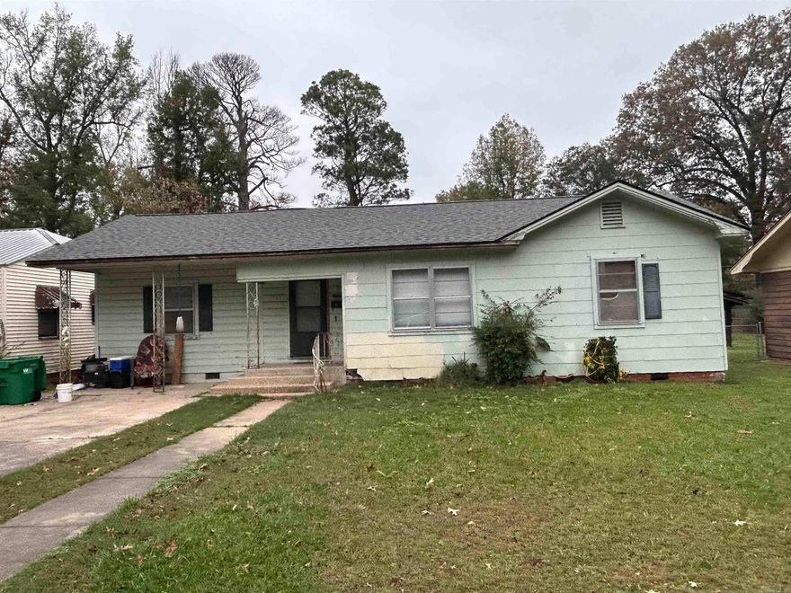 Investment opportunity in the city's second ward! You don't want to miss this one! Establish your residual income now! Reasonably priced and ready for a tenant! Call today!!