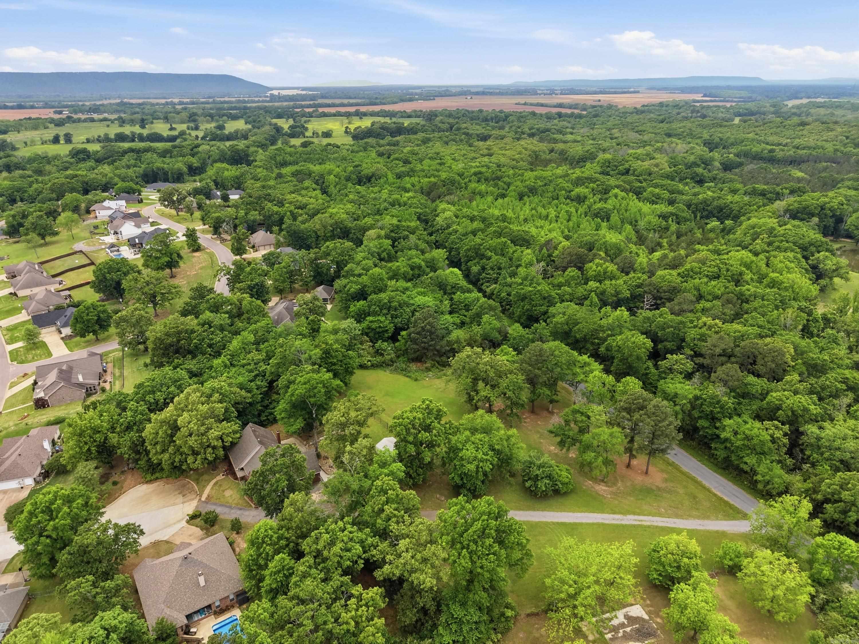 COUNTRY ESTATES - Residential